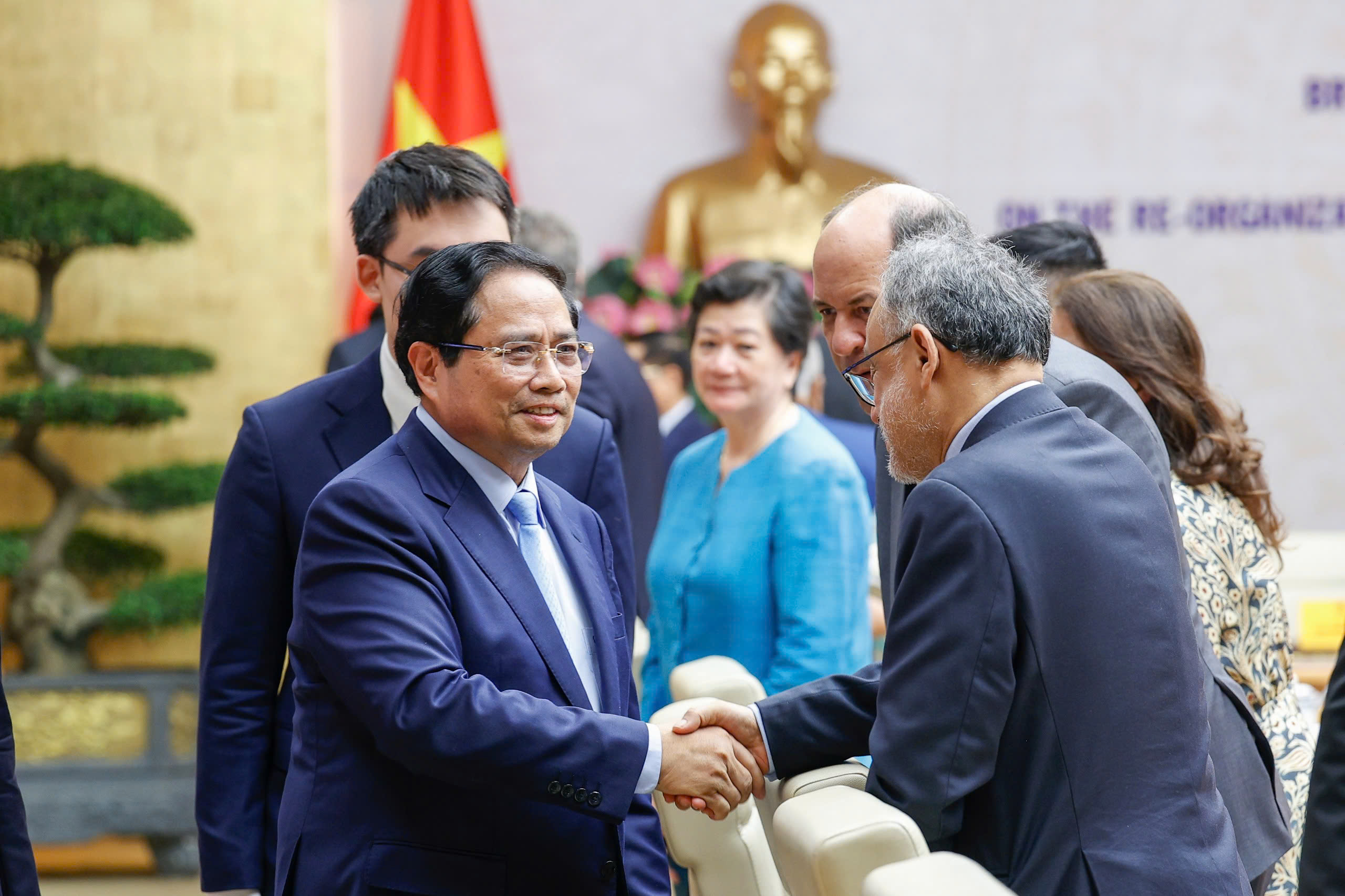 Thủ tướng Phạm Minh chính thông báo chính sách mới về giáo dục , y tế , văn hóa - Ảnh 2.