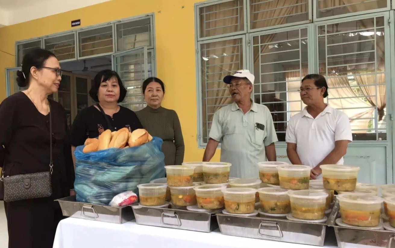 - ຮູບ 2. - Ảnh 2.