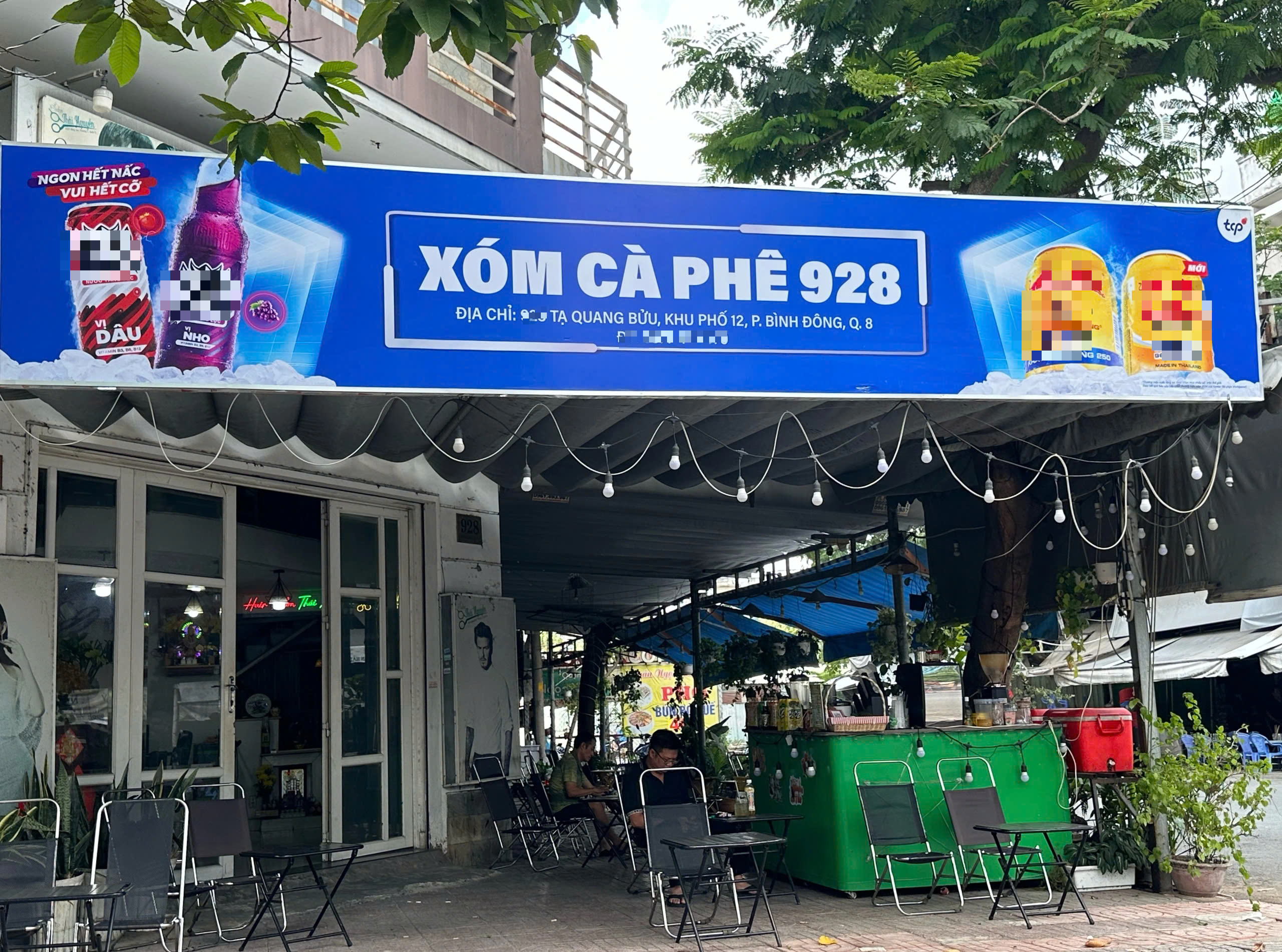 Những hàng quán, dịch vụ đầu tiên gắn biển hiệu cập nhật tên phường mới ở TP.HCM - Ảnh 1.