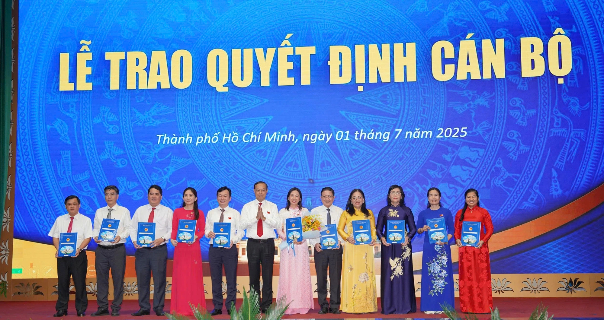Giám đốc, phó giám đốc Sở Nội vụ TP.HCM- Ảnh 1. Giám đốc, phó giám đốc Sở Nội vụ TP.HCM- Ảnh 1.