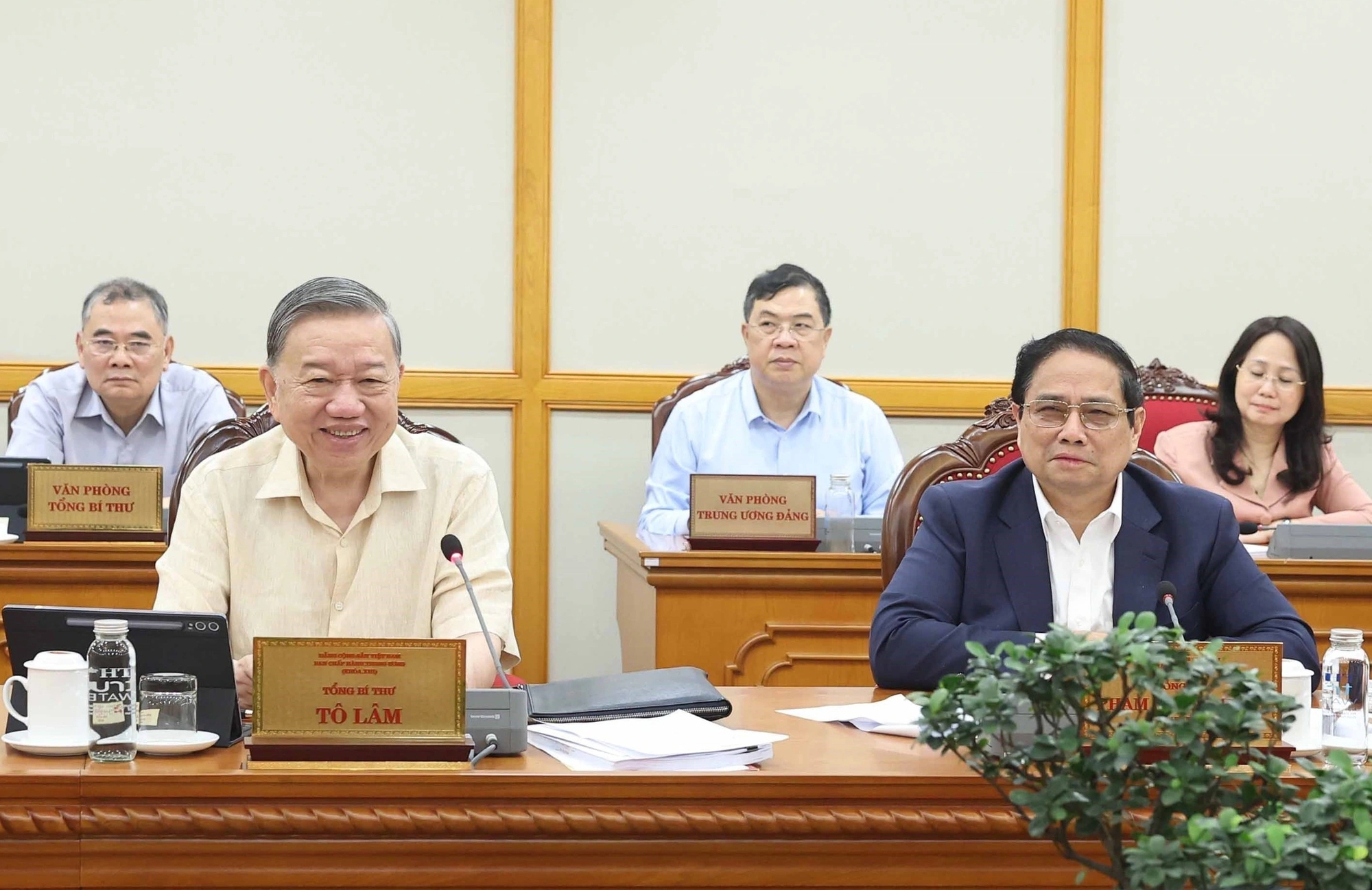 Bộ Chính trị: Đảm bảo cán bộ nghỉ đúng người, giữ được người có năng lực- Ảnh 2. Bộ Chính trị: Đảm bảo cán bộ nghỉ đúng người, giữ được người có năng lực- Ảnh 2.