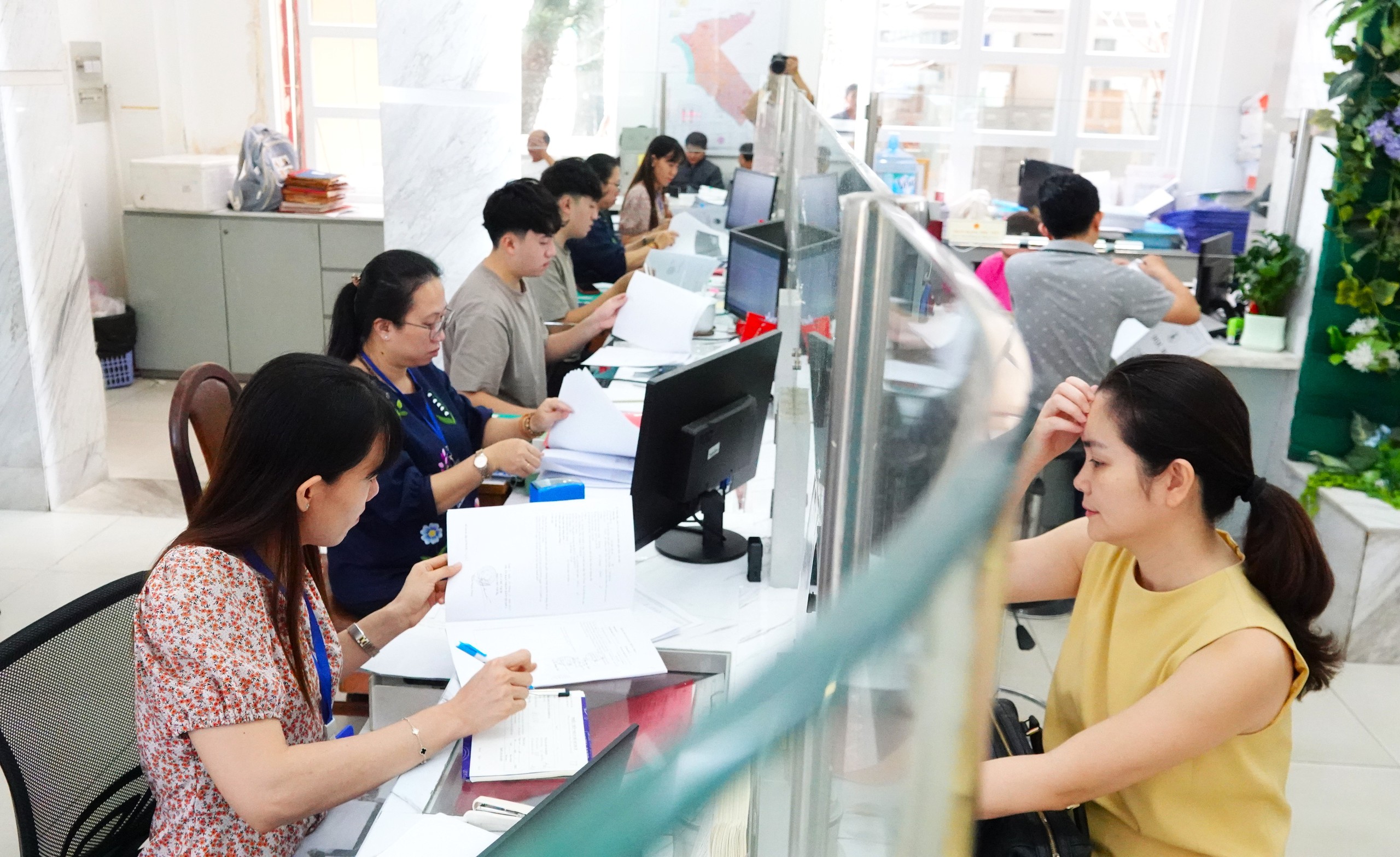 TP.HCM chi hơn 770 tỉ đồng hỗ trợ cán bộ, công chức nghỉ việc trước tuổi - Ảnh 1.