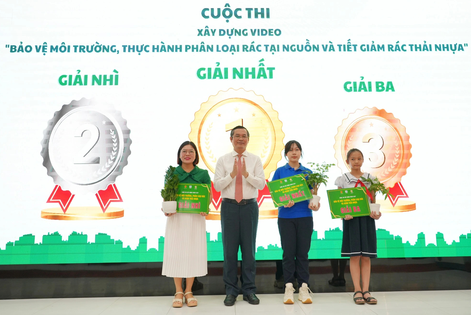 Ngành giáo dục Đà Nẵng tiên phong trong lối sống xanh và Chống ô nhiễm nhựa - Ảnh 3. Ngành giáo dục Đà Nẵng tiên phong trong lối sống xanh và Chống ô nhiễm nhựa - Ảnh 3.