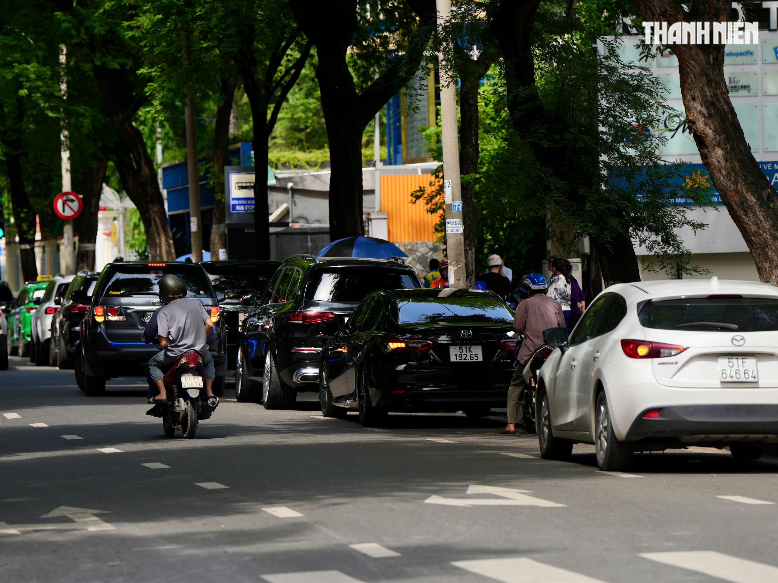 Dừng đỗ xe ở trung tâm TP.HCM: Tài xế, hàng quán đủ chiêu né CSGT - Ảnh 5.