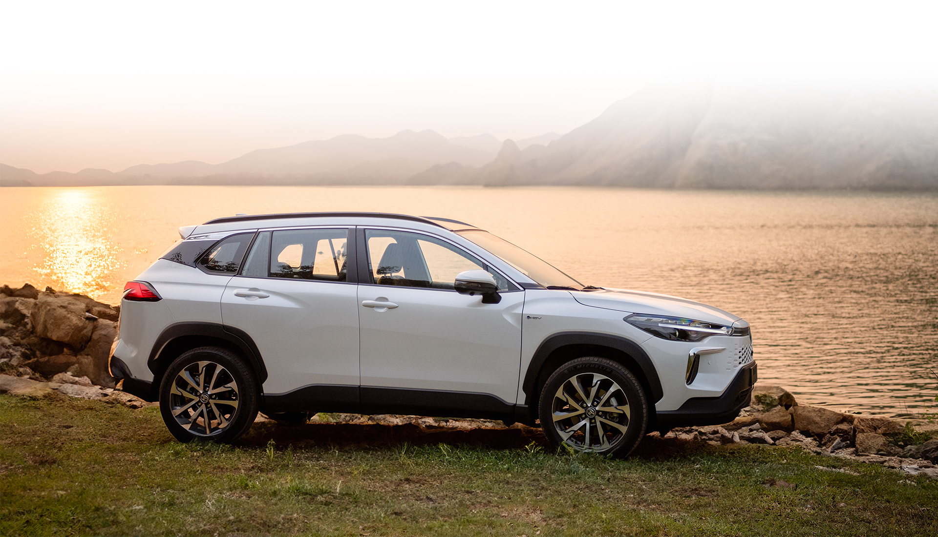 Phản ứng bất ngờ của khách hàng trẻ sau hơn 4 năm sử dụng Toyota Hybrid - Ảnh 10.