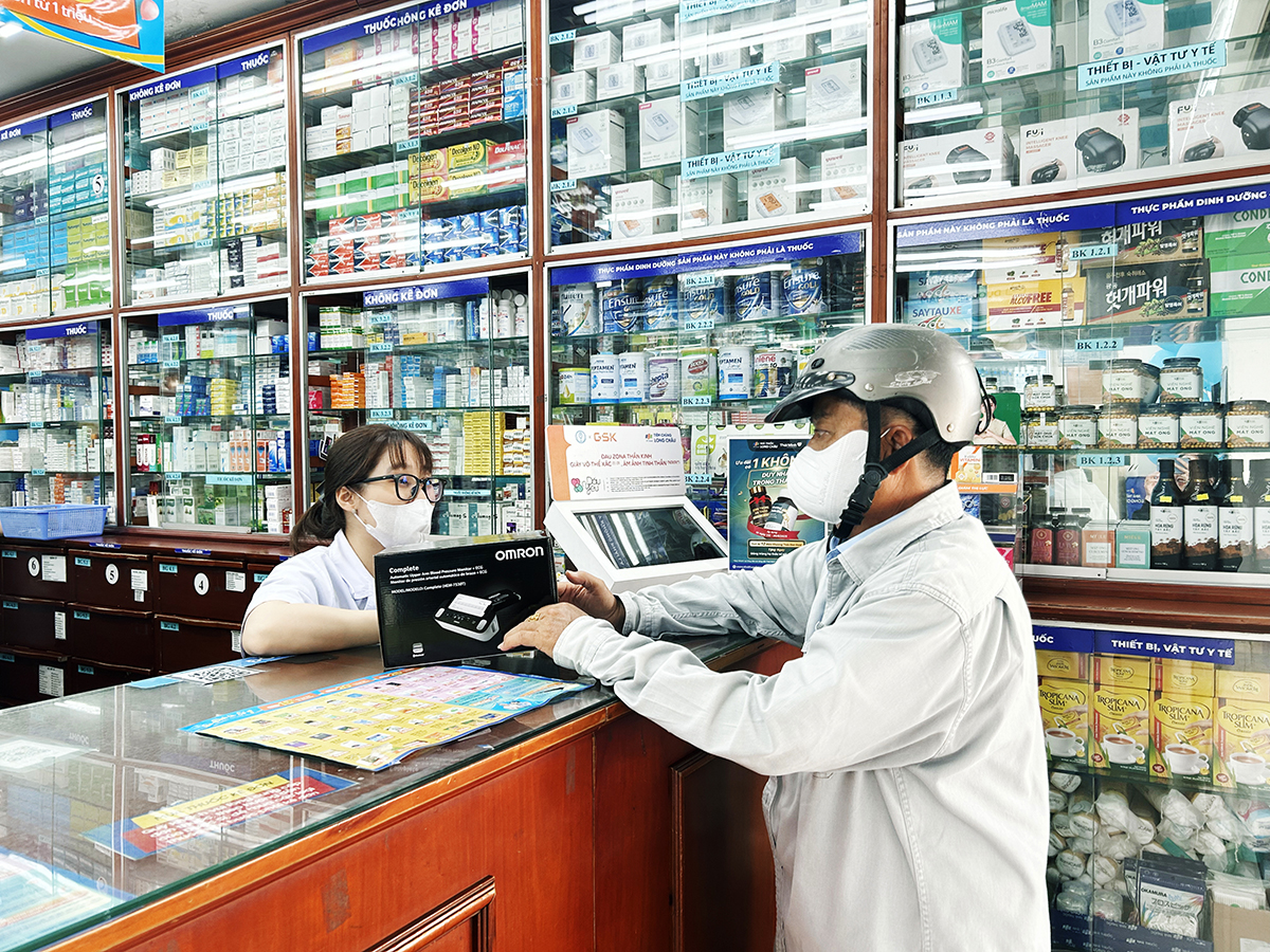 Long Châu, OMRON mang thiết bị tầm soát huyết áp, điện tim hiện đại về Việt Nam - Ảnh 1. Long Châu, OMRON mang thiết bị tầm soát huyết áp, điện tim hiện đại về Việt Nam - Ảnh 1.
