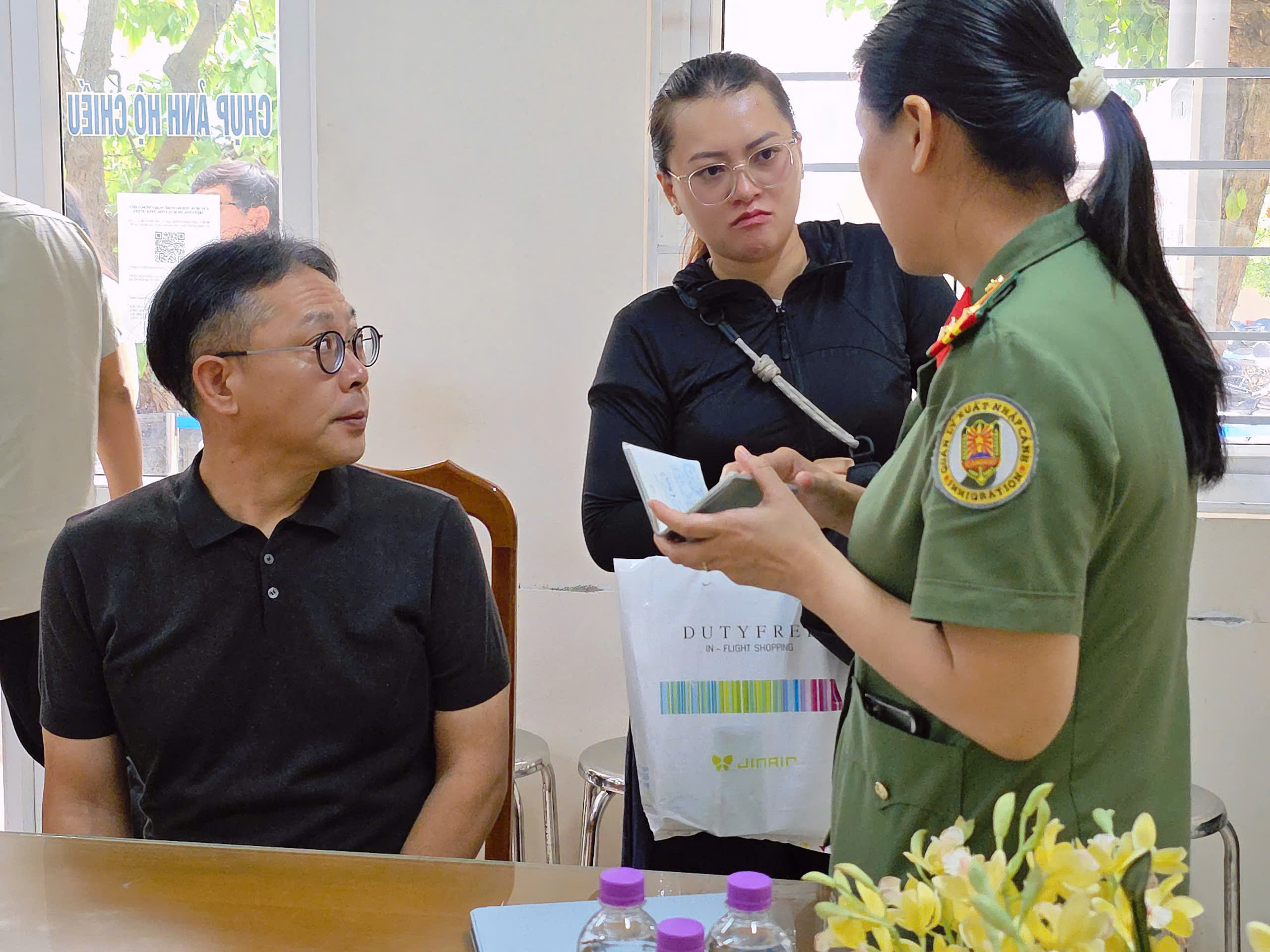 Khánh Hòa triển khai thuận lợi cấp định danh điện tử mức 2 cho người nước ngoài- Ảnh 3. Khánh Hòa triển khai thuận lợi cấp định danh điện tử mức 2 cho người nước ngoài- Ảnh 3.