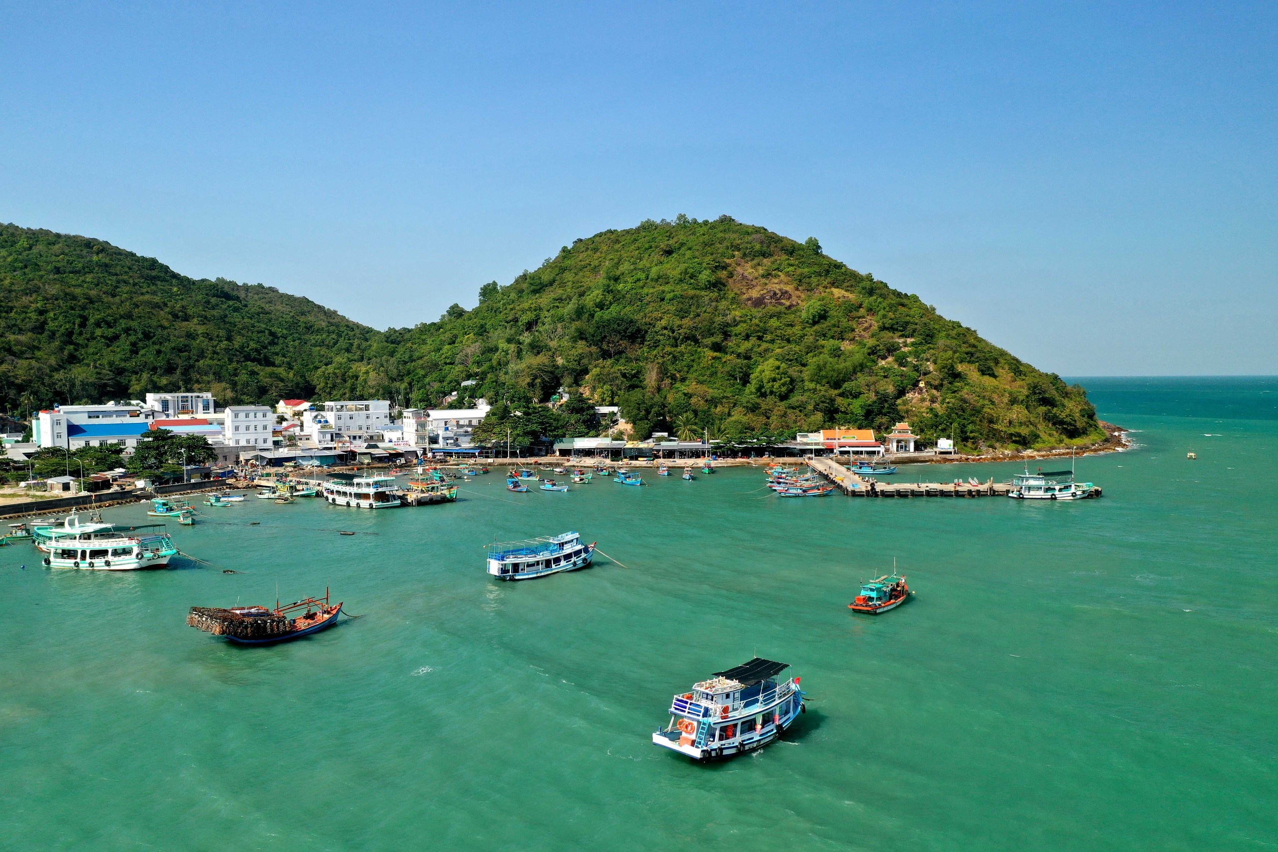Xã An Sơn (đặc khu Kiên Hải) trên đảo Nam Du đã có một số nhà cao tầng. ẢNH: ĐỘC LẬP Xã An Sơn (đặc khu Kiên Hải) trên đảo Nam Du đã có một số nhà cao tầng. ẢNH: ĐỘC LẬP