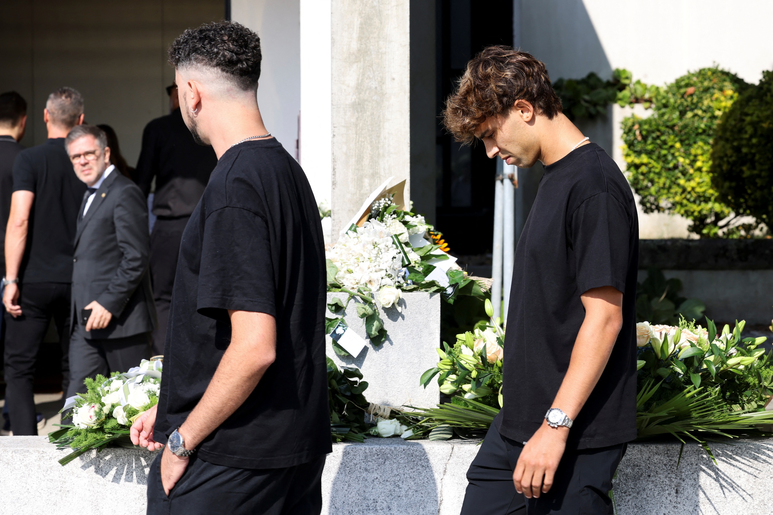 Motivul pentru care Ronaldo nu a participat la înmormântarea lui Diogo Jota: „A fost profund bântuit pentru că...” - Fotografia 3. Lý do Ronaldo không dự tang lễ Diogo Jota: 'Anh ấy bị ám ảnh sâu sắc vì...'- Ảnh 3.