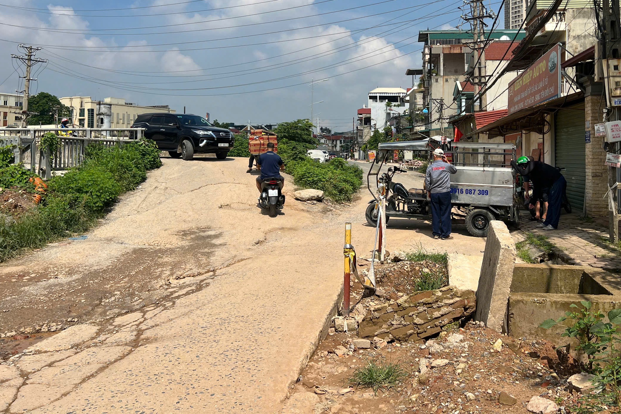 Dân lo phải 'chui' ra khỏi nhà vì làm đường cao hơn nền nhà hơn 1 m - Ảnh 7.