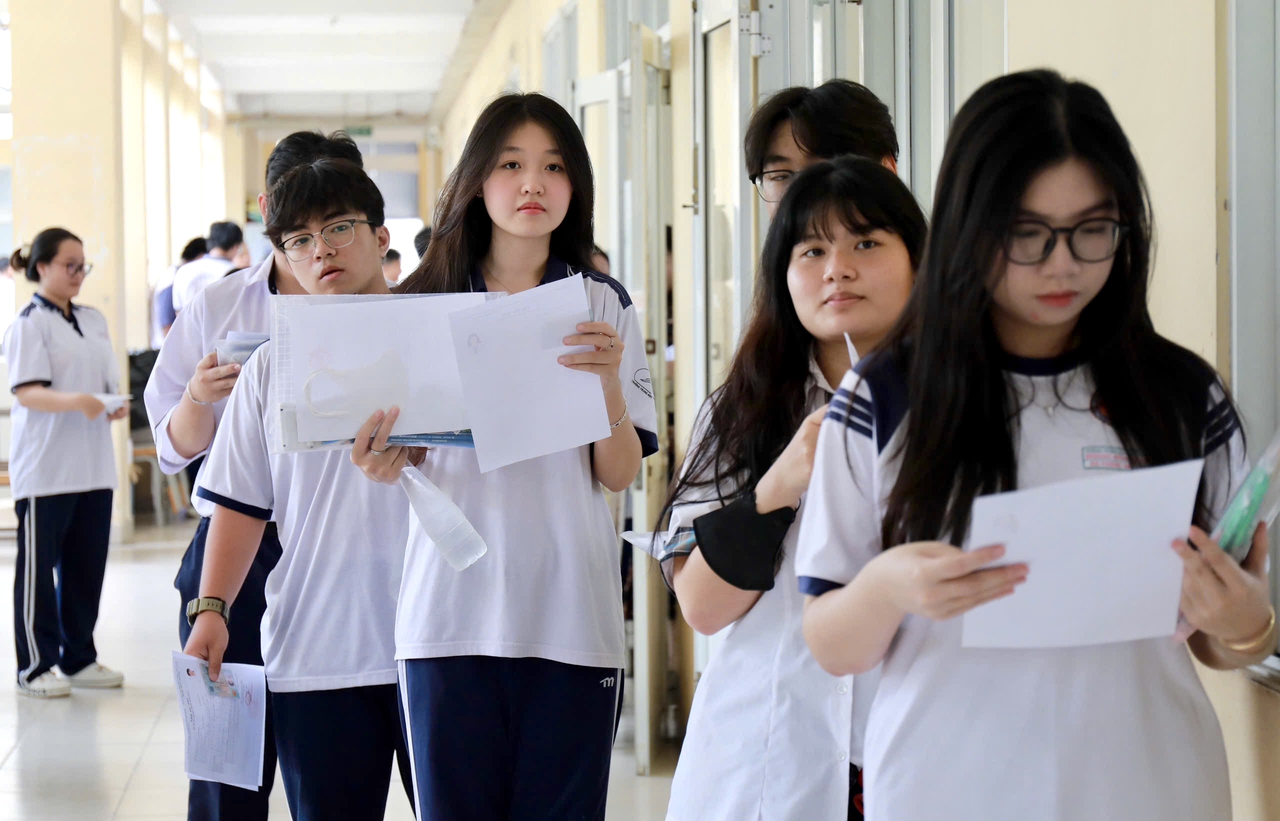 Thêm 2 trường ĐH công bố điểm sàn xét tuyển từ 15 - Ảnh 1.