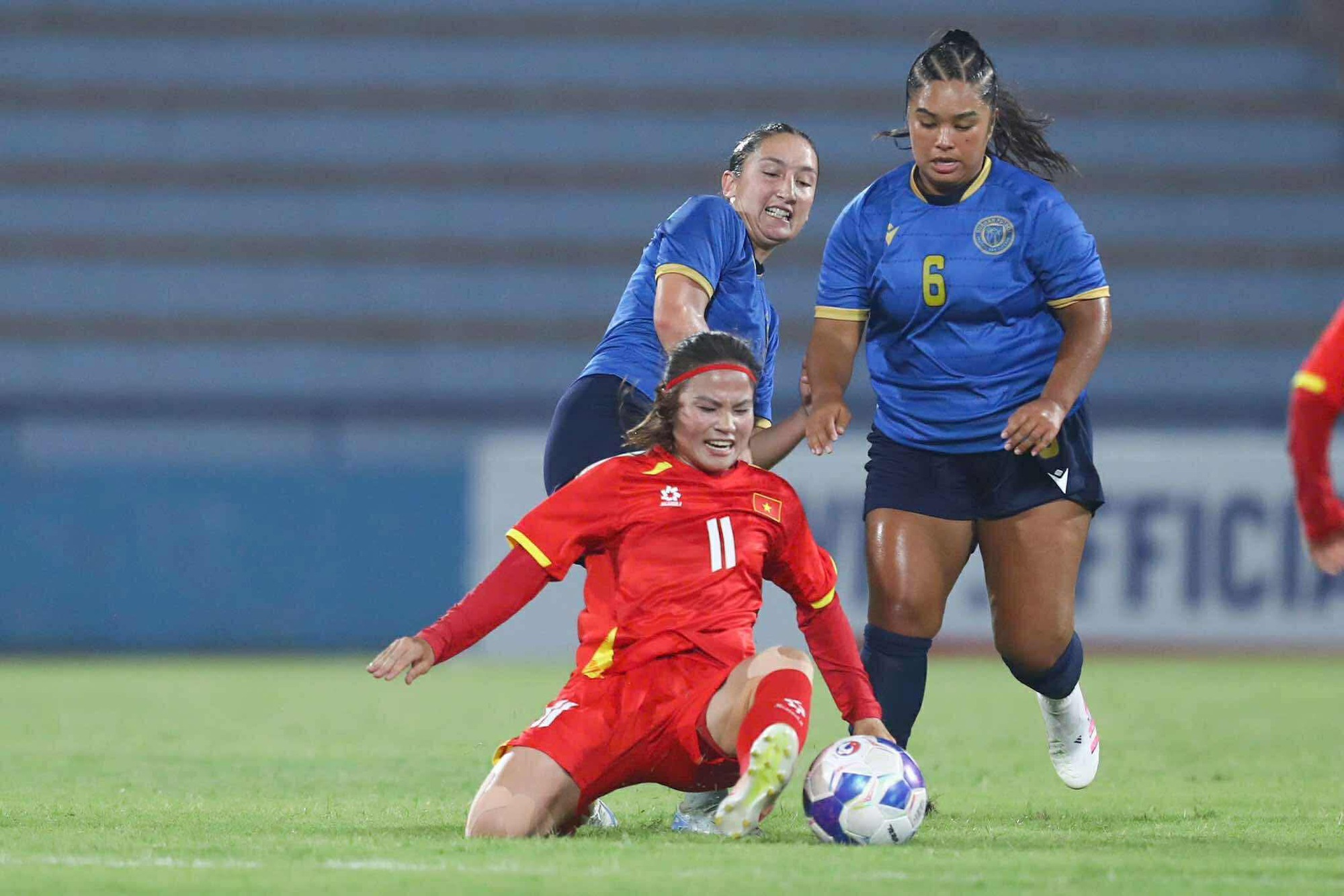 ជាមួយនឹងសំបុត្រទៅកាន់ទ្វីបអាស៊ី ក្រុមនារីវៀតណាមបានផ្ដល់ឱ្យនូវគោលដៅដ៏ជក់ចិត្ត៖ គួរឲ្យចាប់អារម្មណ៍ ប៉ុន្តែ…- រូបថត ១. Có vé đi châu Á, đội tuyển nữ Việt Nam tặng mưa bàn thắng: Mãn nhãn nhưng…- Ảnh 1.