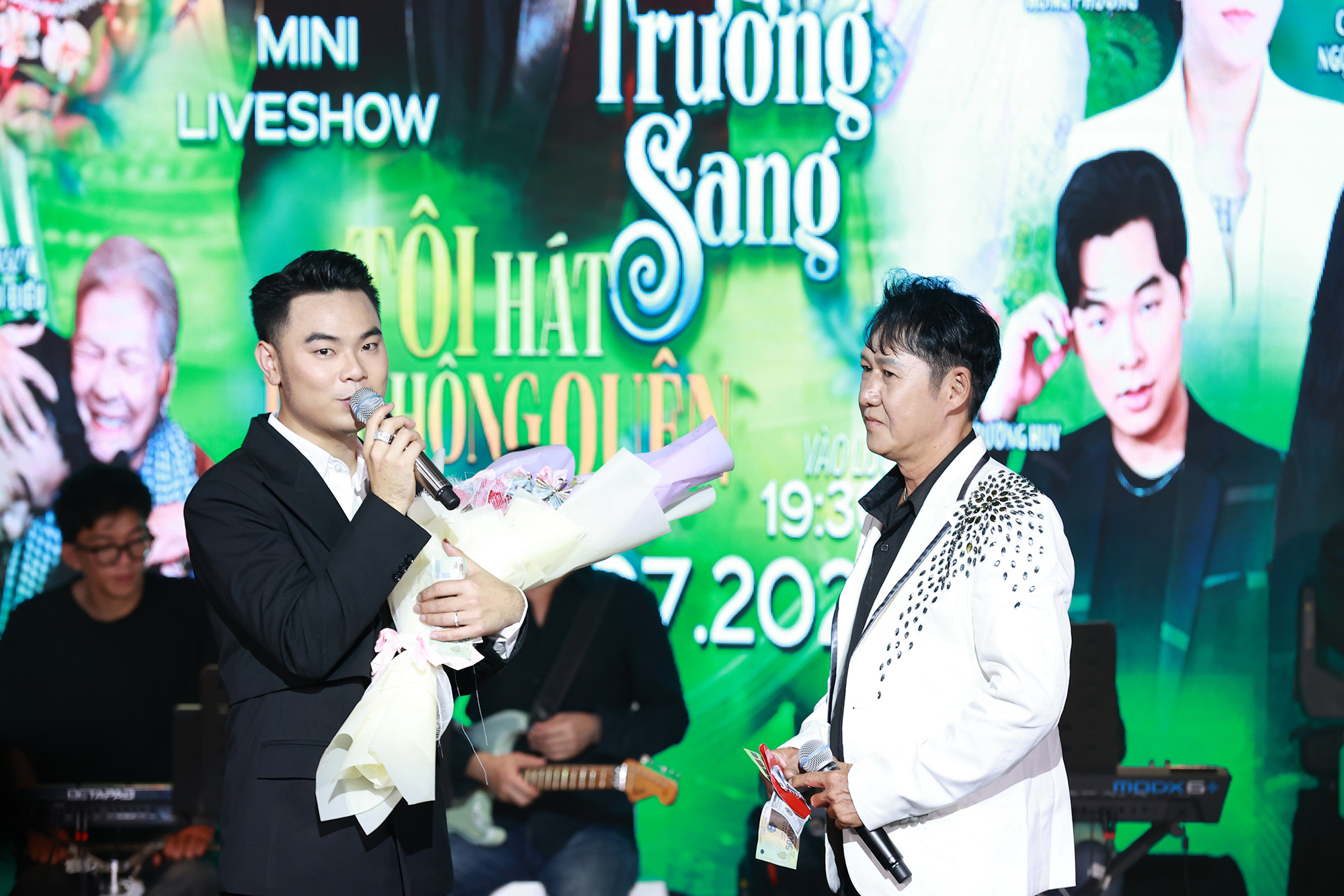 Giọng ca 'Mưa bụi' tái xuất sau 16 năm bị bệnh tật hành hạ- Ảnh 3. Giọng ca 'Mưa bụi' tái xuất sau 16 năm bị bệnh tật hành hạ- Ảnh 3.