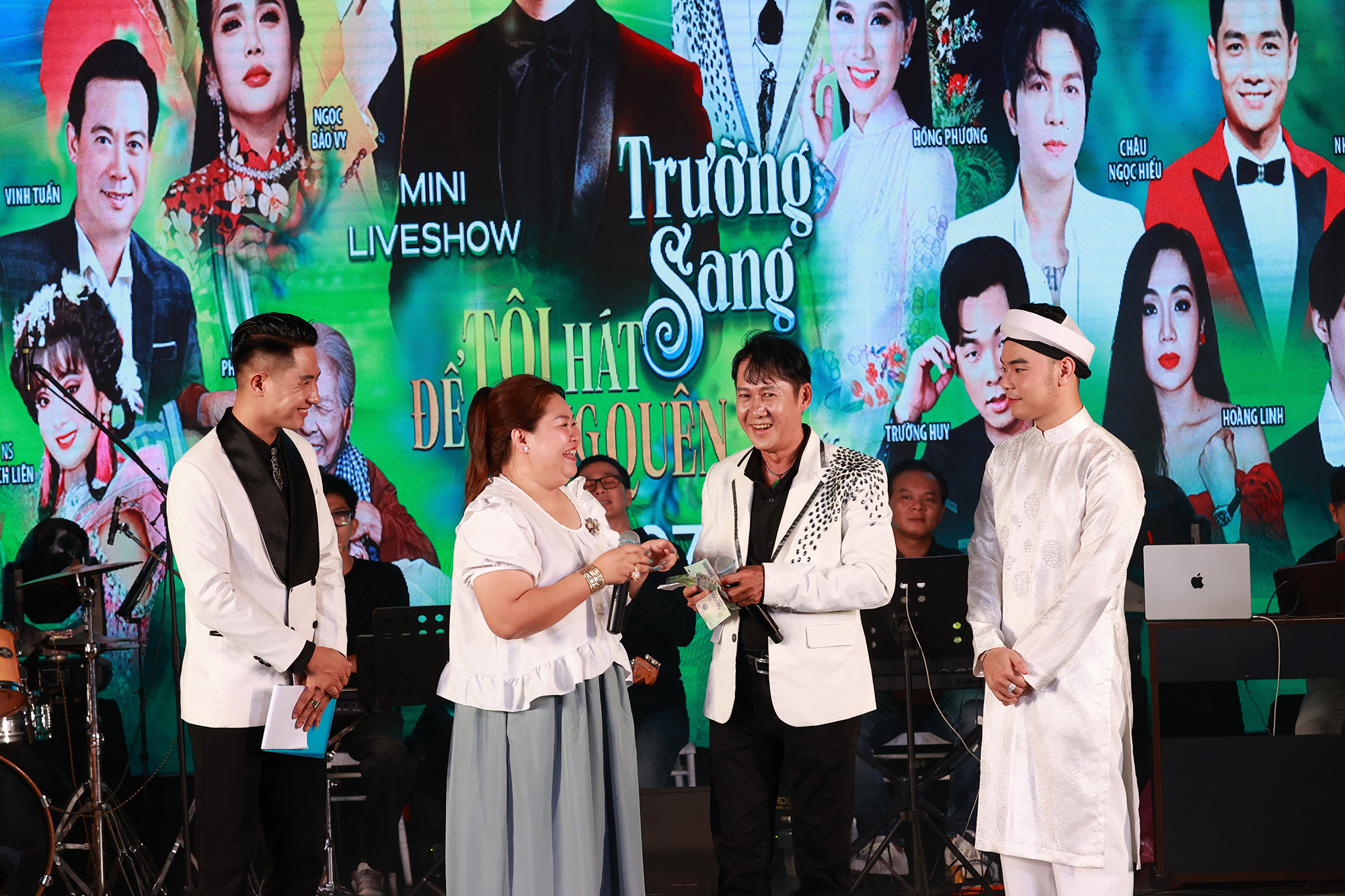 Giọng ca 'Mưa bụi' tái xuất sau 16 năm bị bệnh tật hành hạ- Ảnh 5. Giọng ca 'Mưa bụi' tái xuất sau 16 năm bị bệnh tật hành hạ- Ảnh 5.