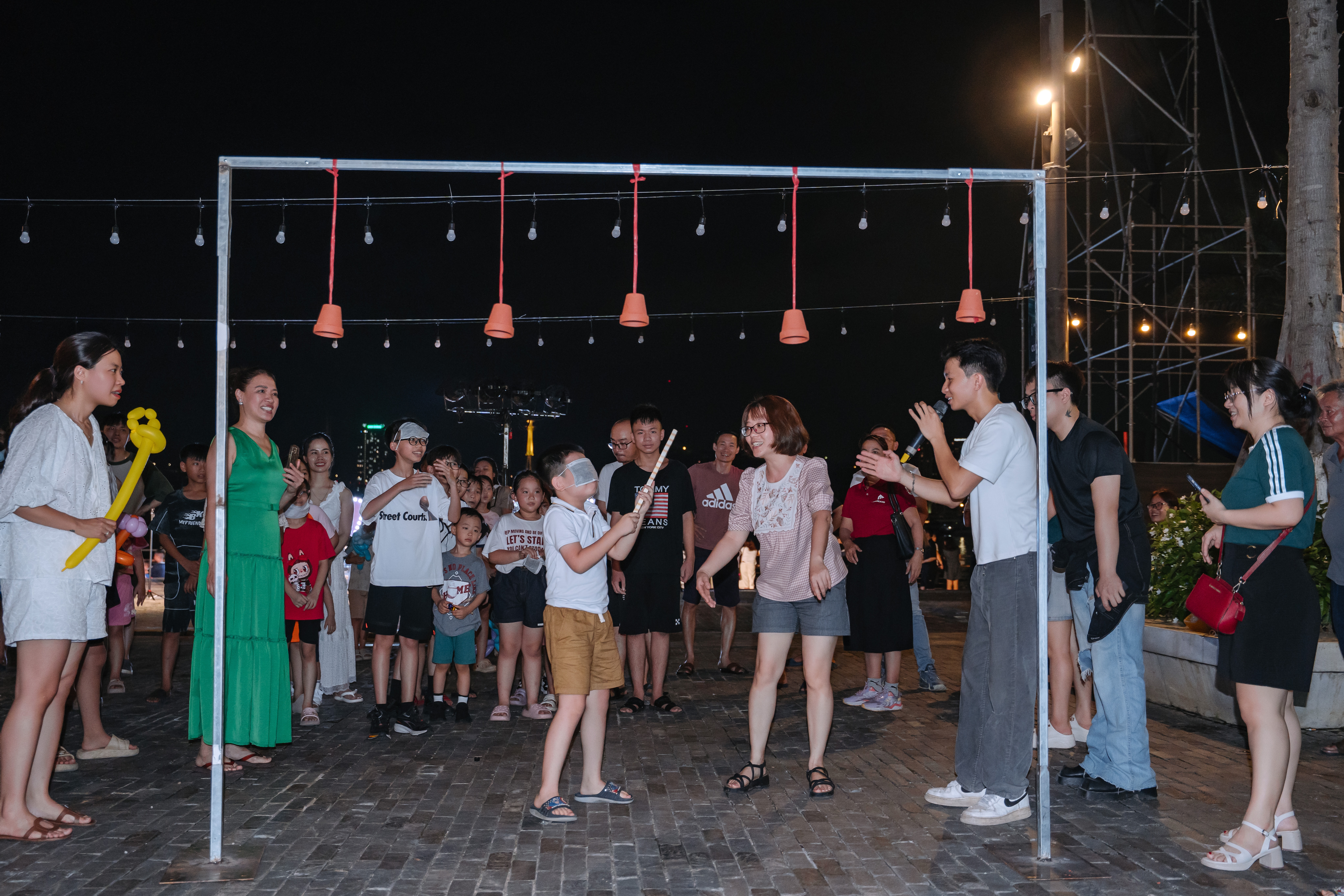 Ngất ngây với 'đại tiệc pháo hoa' rực rỡ bên vịnh Hạ Long- Ảnh 7. Ngất ngây với 'đại tiệc pháo hoa' rực rỡ bên vịnh Hạ Long- Ảnh 7.