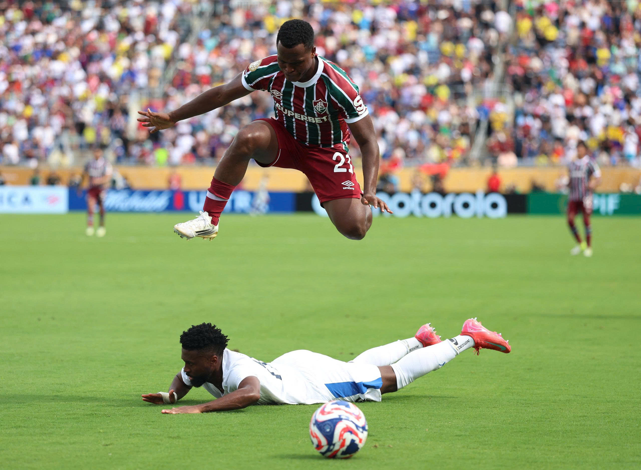 Fluminense یورپ میں مقابلہ - تصویر 1. Fluminense đấu cả châu Âu- Ảnh 1.