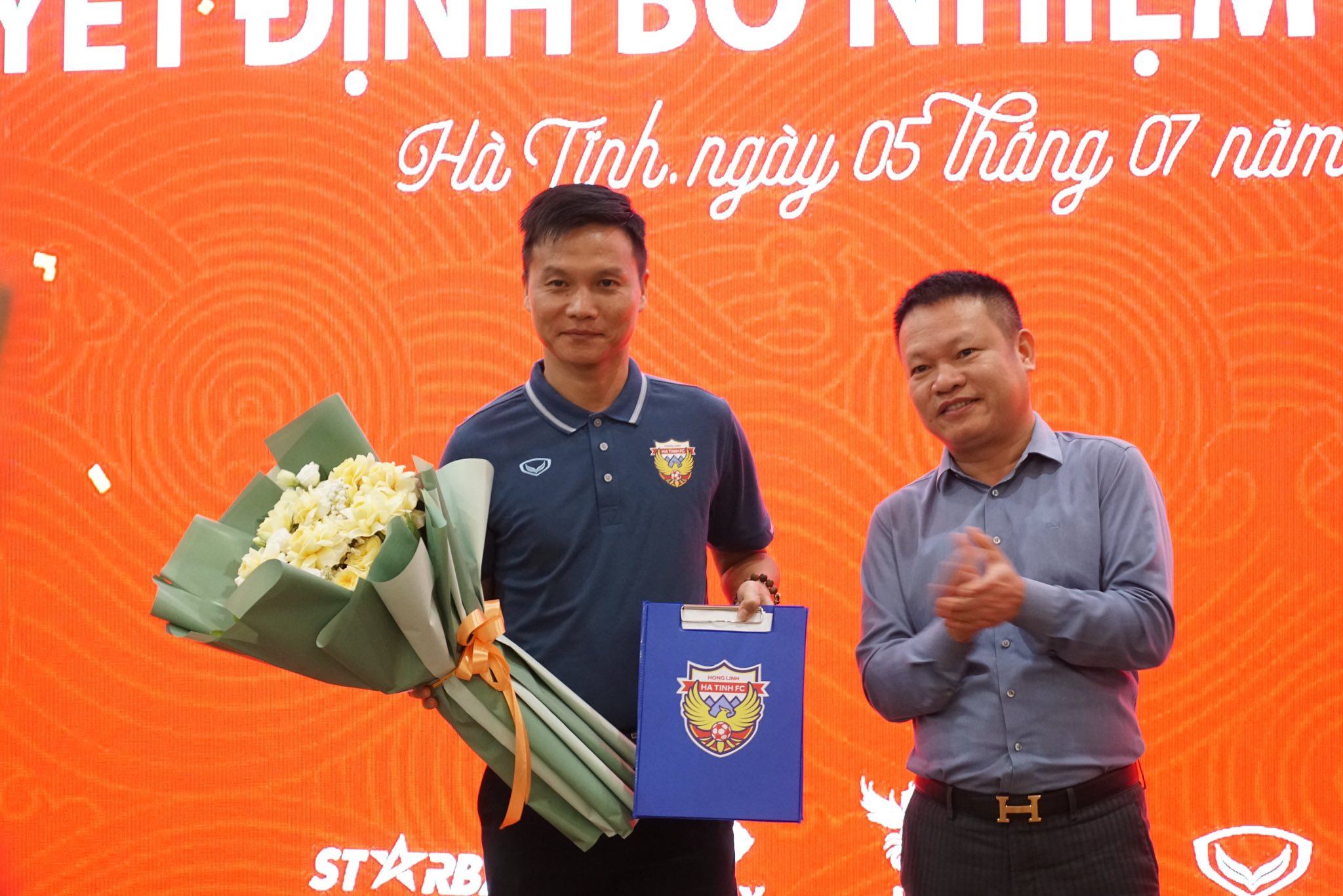 Gương mặt bất ngờ ngồi ghế nóng Hà Tĩnh, HLV Thành Công rời đội vì sức khỏe- Ảnh 1.