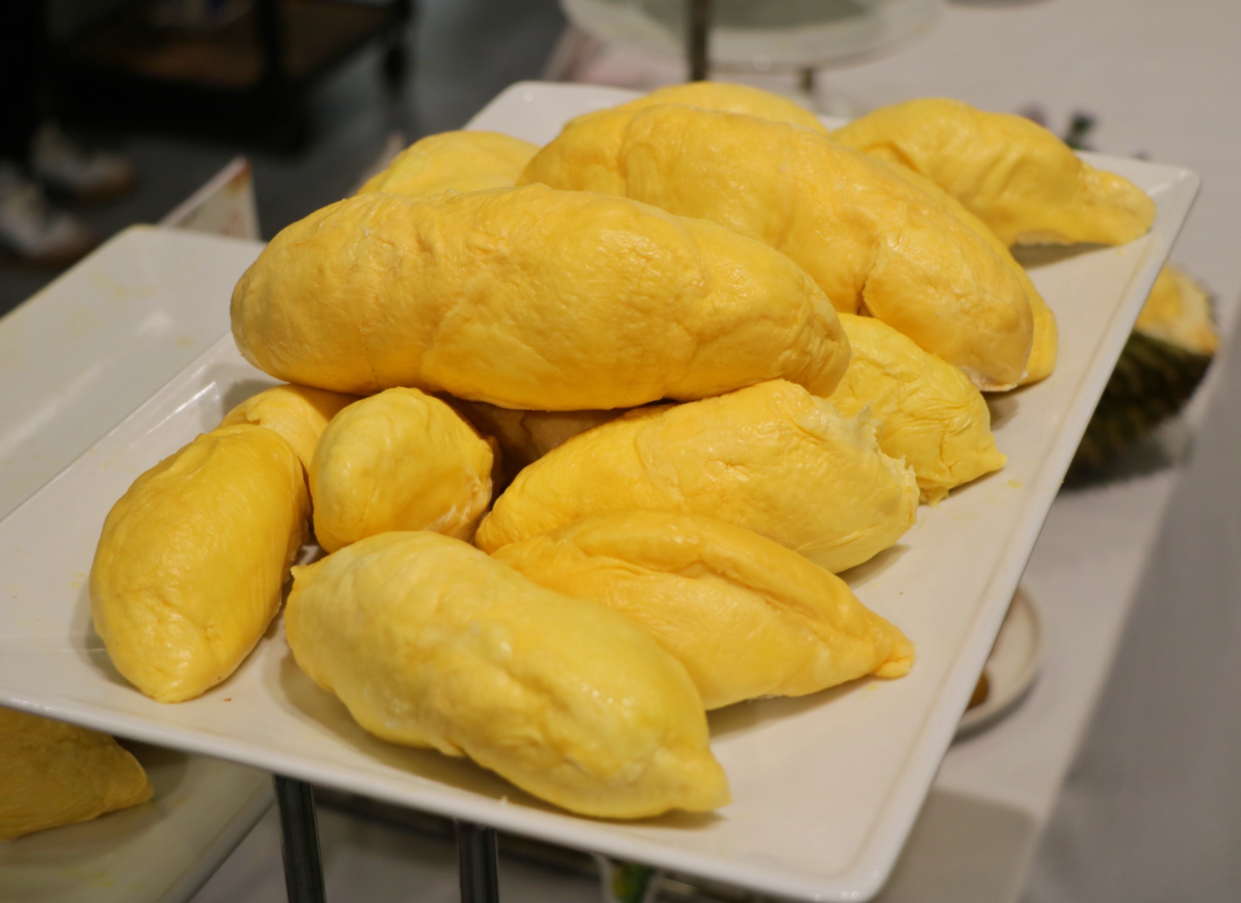 Độc lạ buffet sầu riêng đang diễn ra ở TP.HCM: Cửa hàng chuẩn bị gần 2 tấn - Ảnh 4.