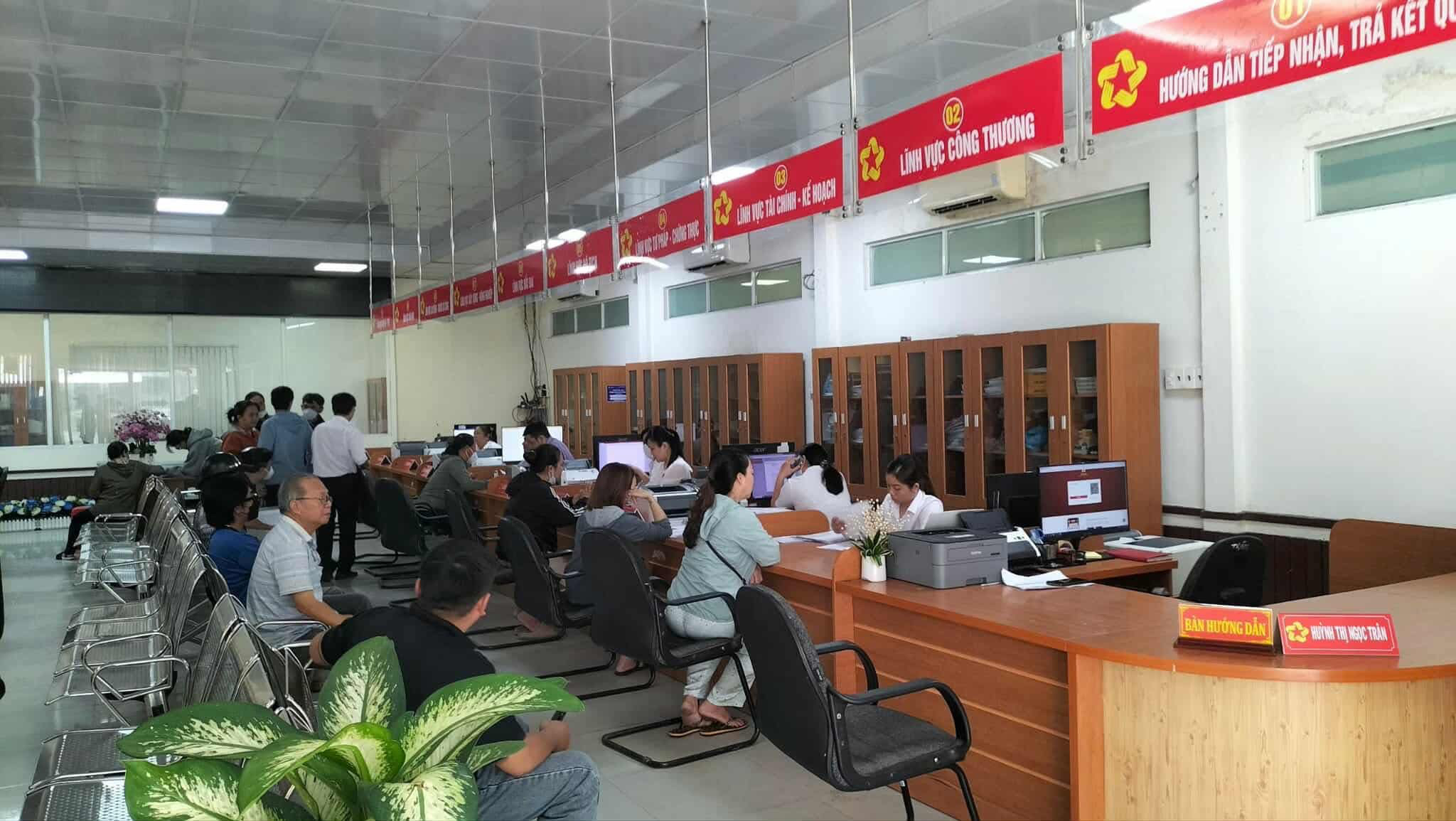 Cà Mau: Trung tâm hành chính công 'bật dậy' mạnh mẽ sau hợp nhất bộ máy - Ảnh 2.