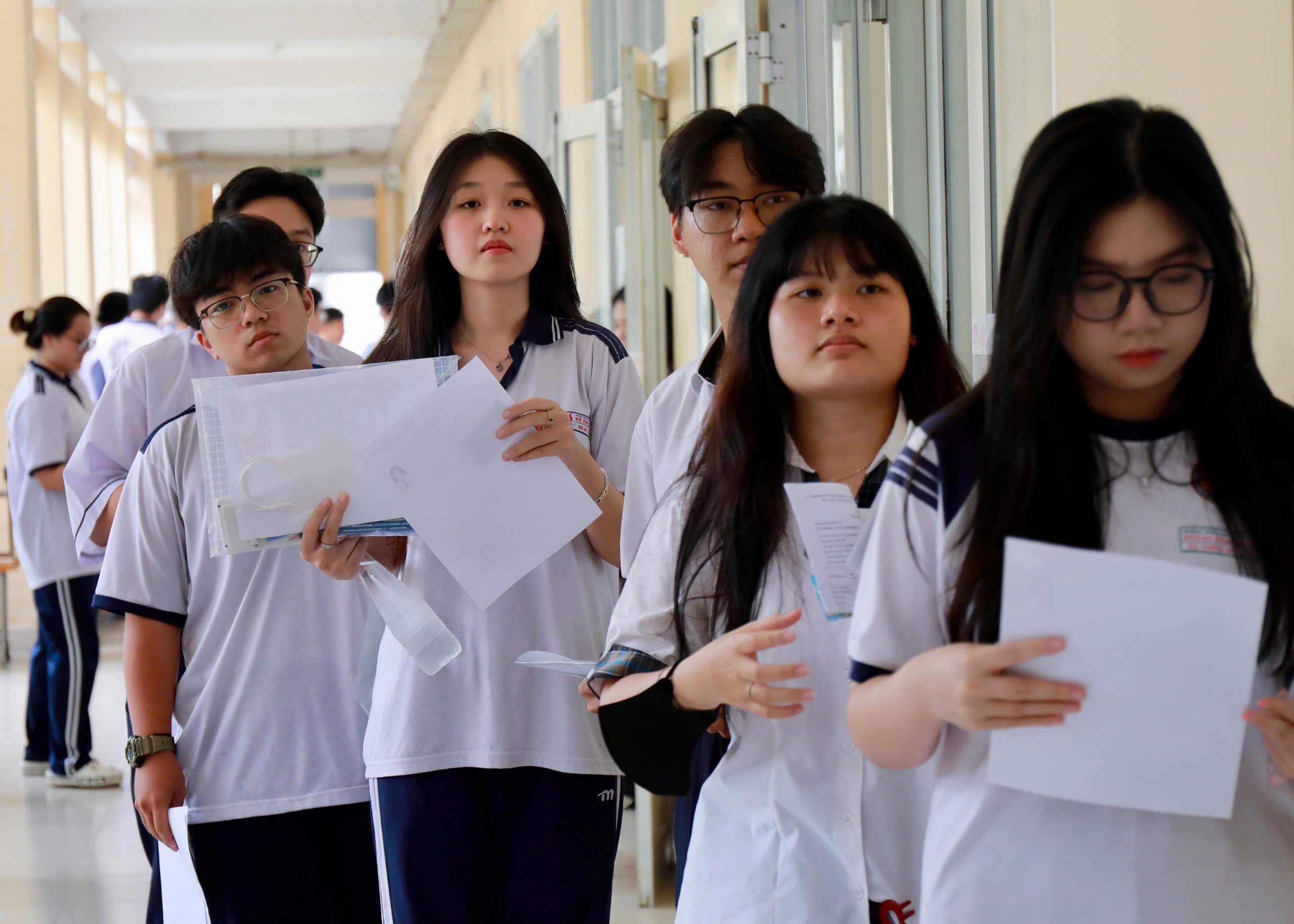 Đáp án thi tốt nghiệp THPT 2025: Môn văn mở, môn toán cần chi tiết - Ảnh 2.