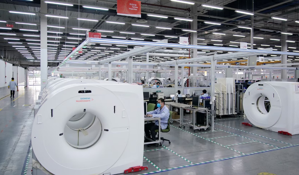 Trung Quốc đáp trả EU, hạn chế nhập khẩu thiết bị y tế- Ảnh 1.