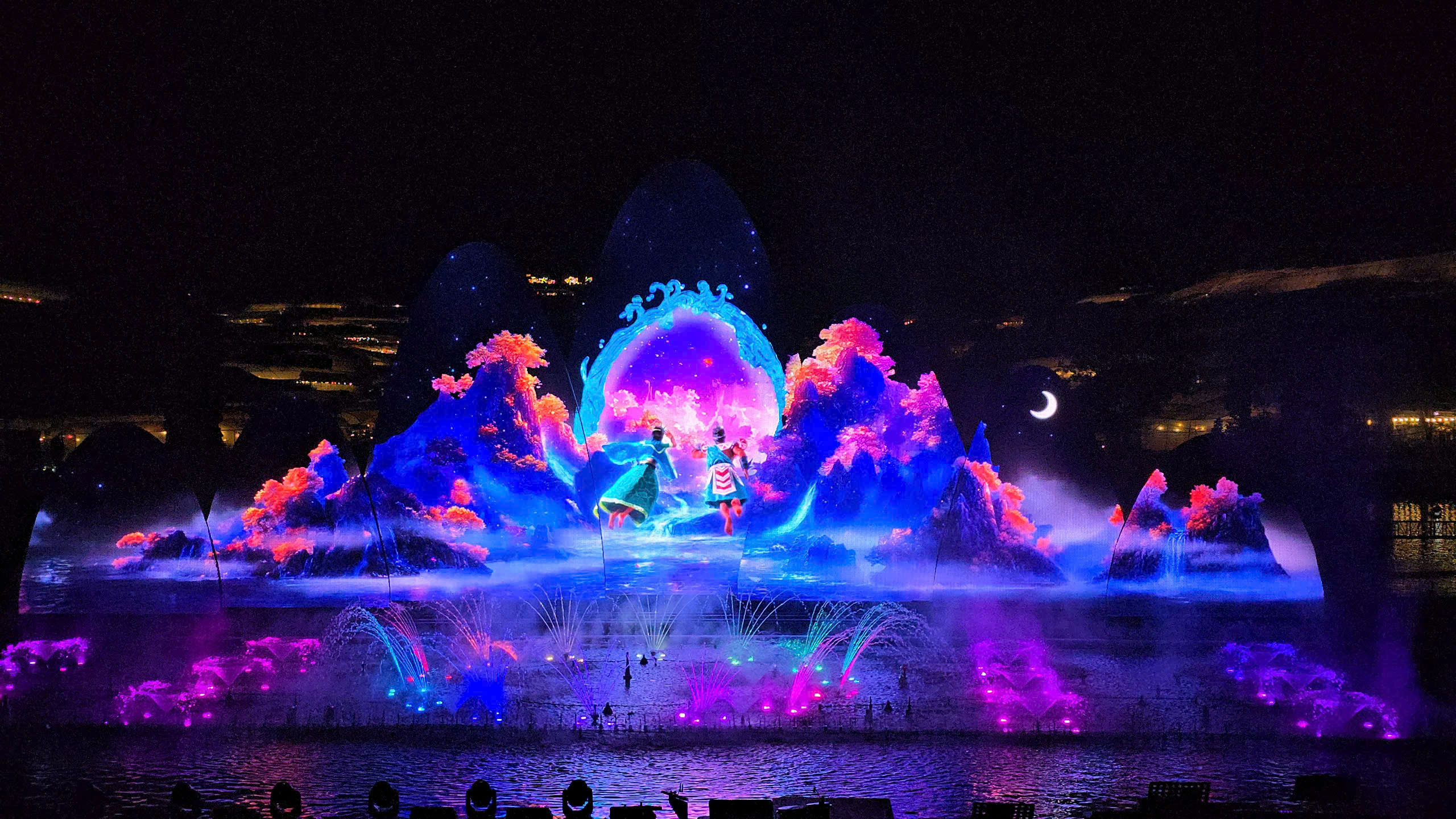 Rancangan langsung 'Epic of Au Lac' menarik ribuan penduduk tempatan dan pelancong - Foto 4. Show thực cảnh 'Sử thi Âu Lạc' thu hút hàng ngàn người dân và du khách - Ảnh 4.