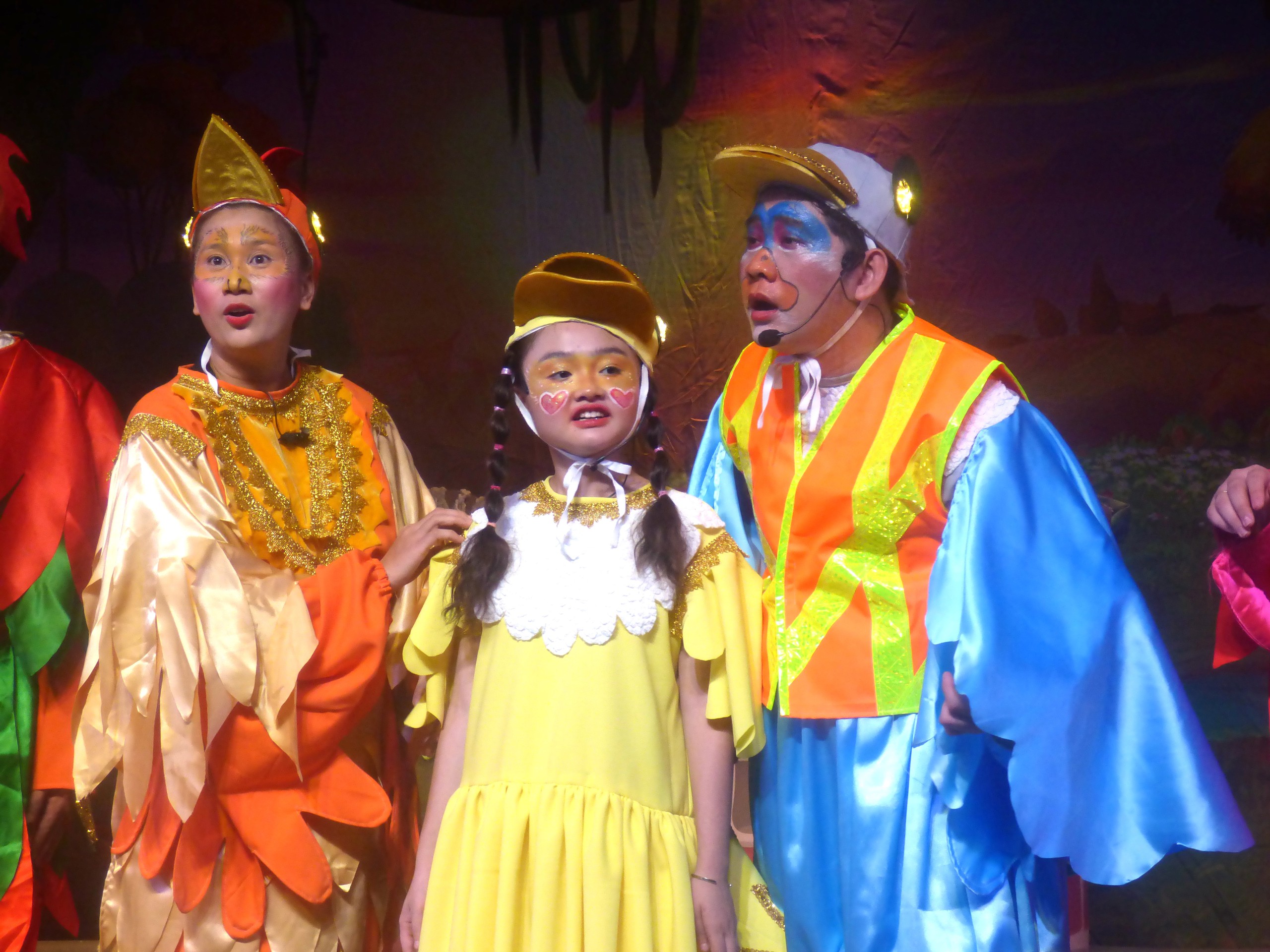 'חוליית עוף וברווז' - מסר של אהבה ללא קשר להבדלים - תמונה 1. 'Biệt đội Gà Vịt' - thông điệp yêu thương bất kể khác biệt - Ảnh 1.