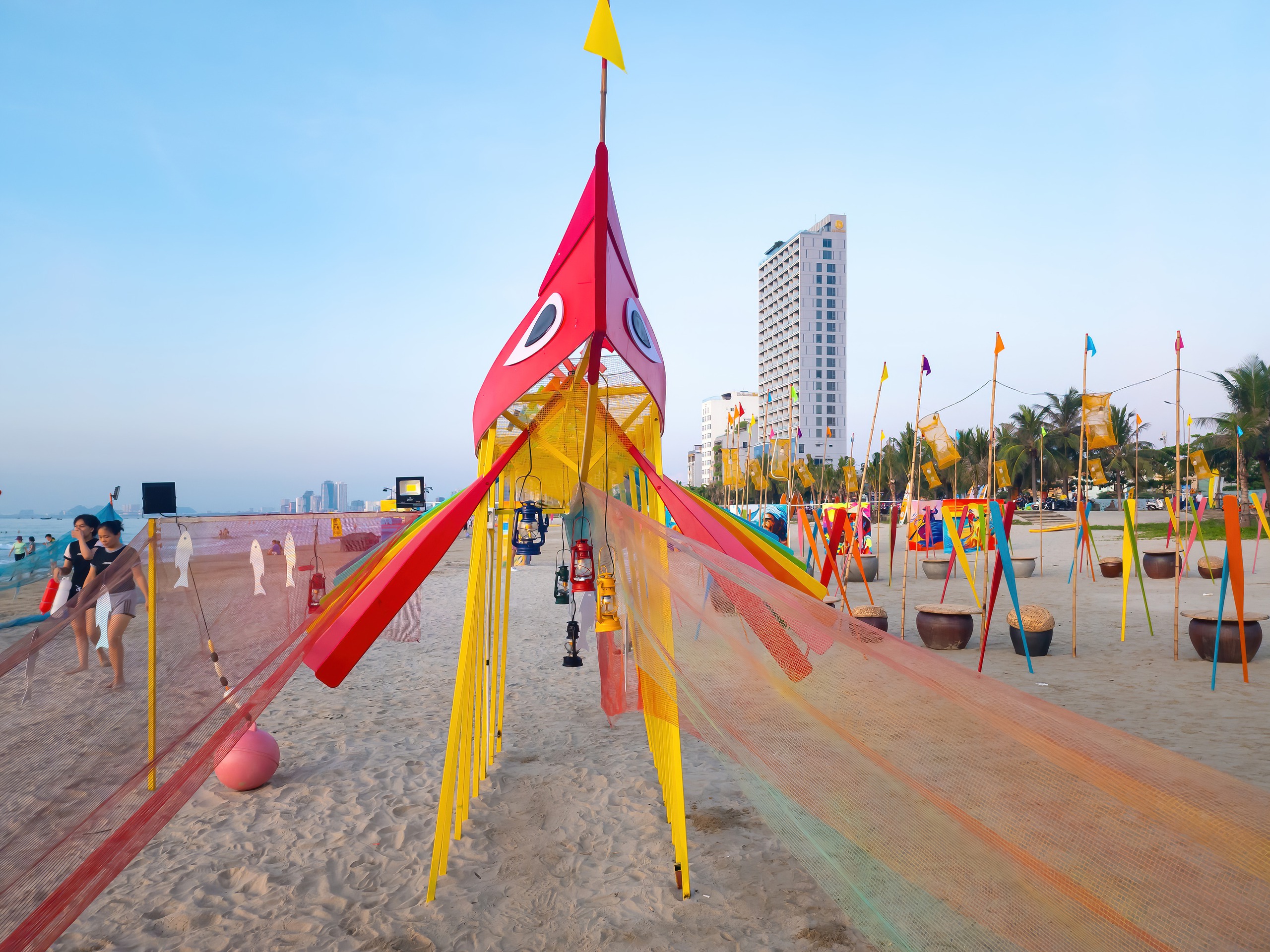 Đẹp ngỡ ngàng không gian nghệ thuật trên bãi biển Đà Nẵng- Ảnh 6. Đẹp ngỡ ngàng không gian nghệ thuật trên bãi biển Đà Nẵng- Ảnh 6.