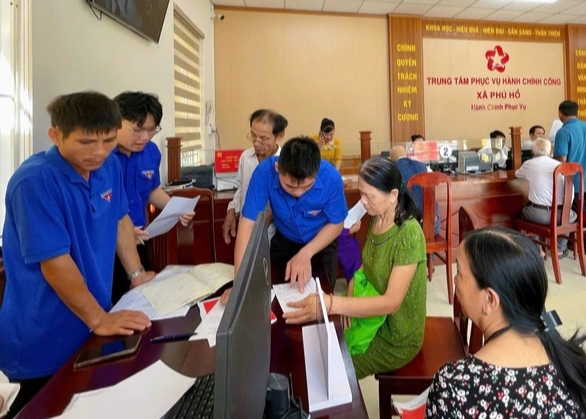 Người trẻ Huế ‘hiểu địa bàn, vững công nghệ’ về xã, phường hỗ trợ người dân- Ảnh 1. Người trẻ Huế ‘hiểu địa bàn, vững công nghệ’ về xã, phường hỗ trợ người dân- Ảnh 1.