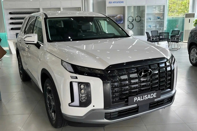 Bộ đôi SUV 7 chỗ 'xịn' nhất của Hyundai tại Việt Nam giảm giá cả trăm triệu - Ảnh 2.