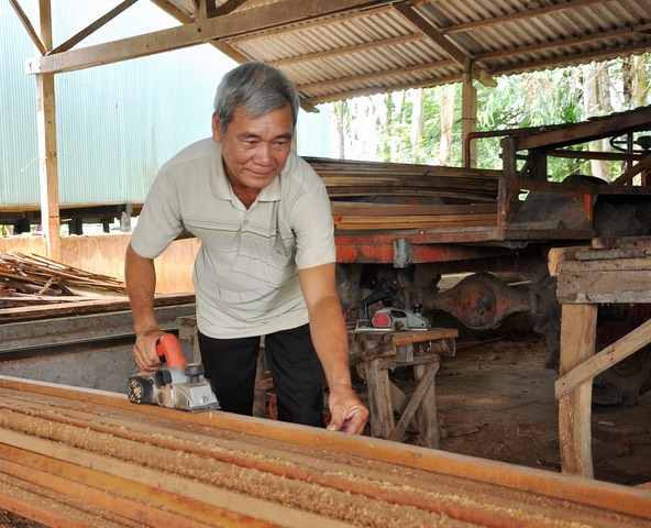 Những cụ ông đi xây tổ ấm cho người nghèo - Ảnh 3.