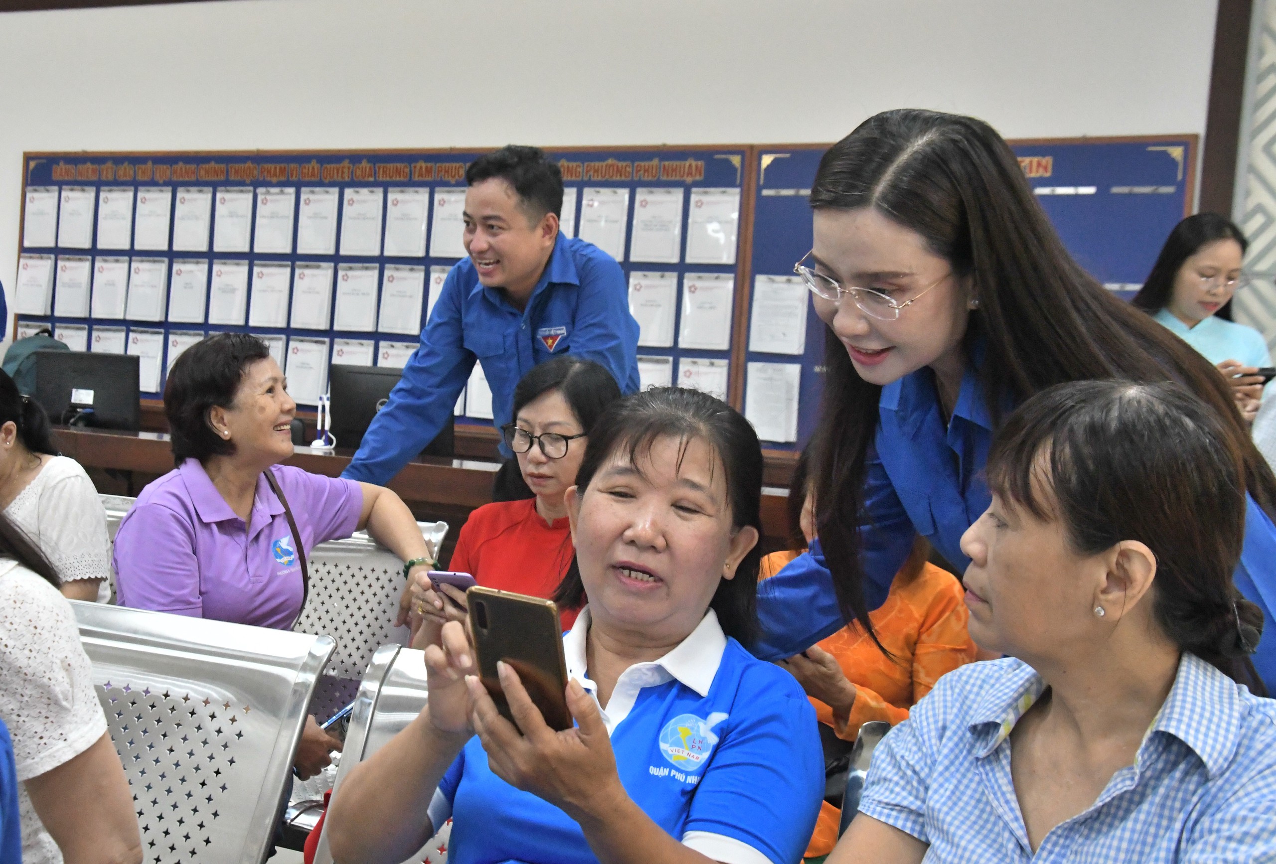 ‘Trực chiến’ 168 trung tâm hành chính công hỗ trợ vận hành chính quyền 2 cấp - Ảnh 3.