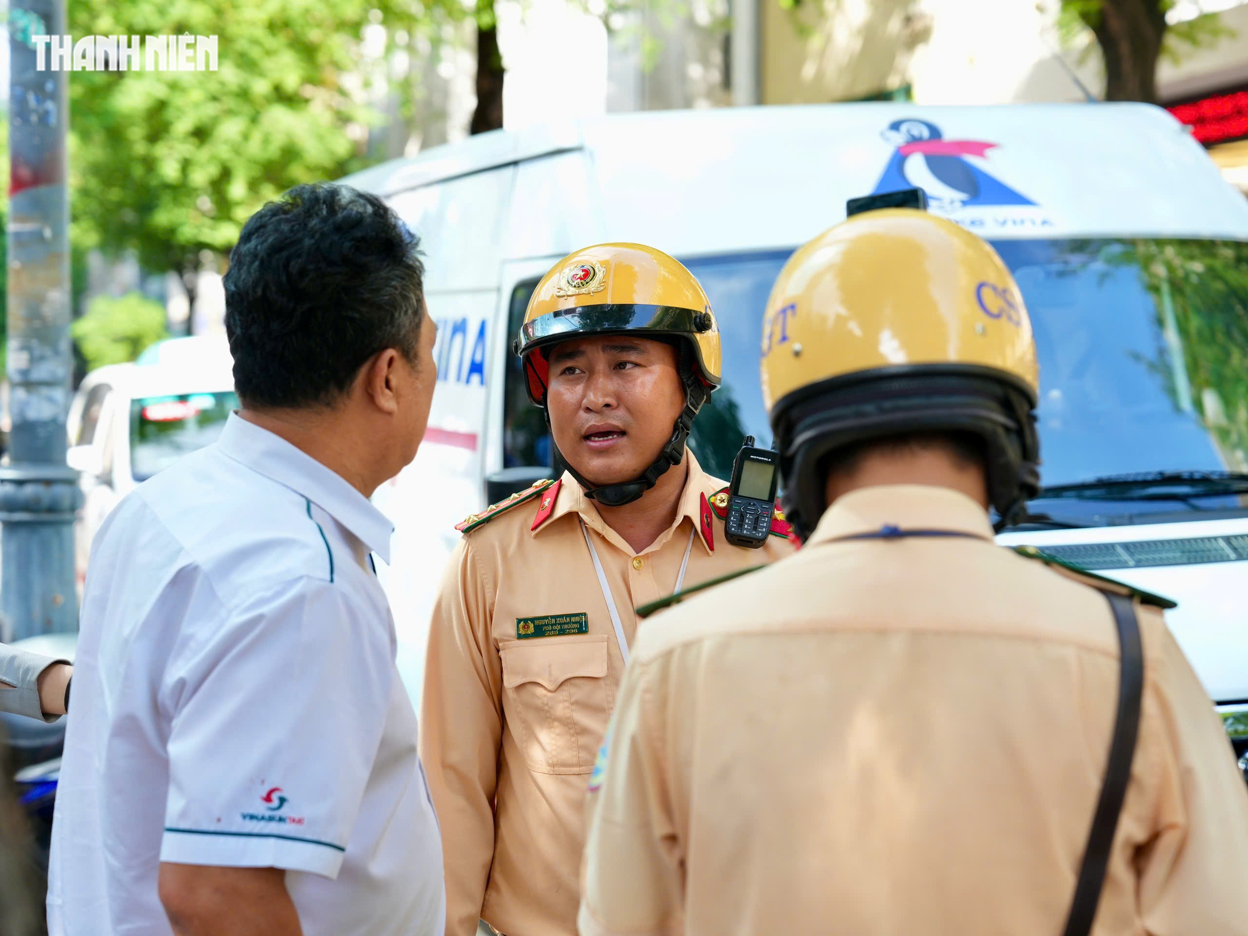 Bị CSGT thổi phạt, tài xế 'khóc ròng' vì quên mật khẩu VNeID, không mở được GPLX - Ảnh 3.