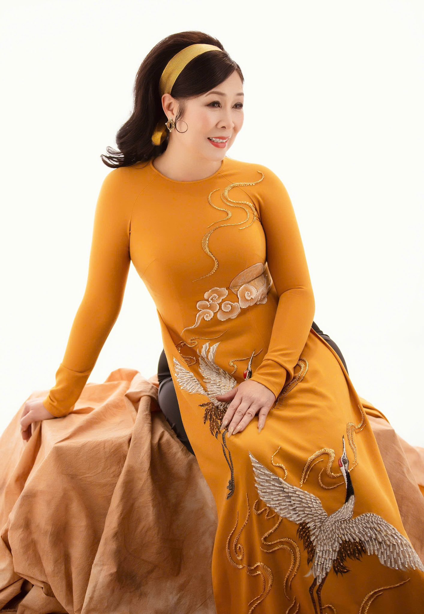 NSND Hồng Vân: Quyết theo nghệ thuật vì nghệ sĩ Thanh Nga và niềm vui tuổi 59 - Ảnh 3.