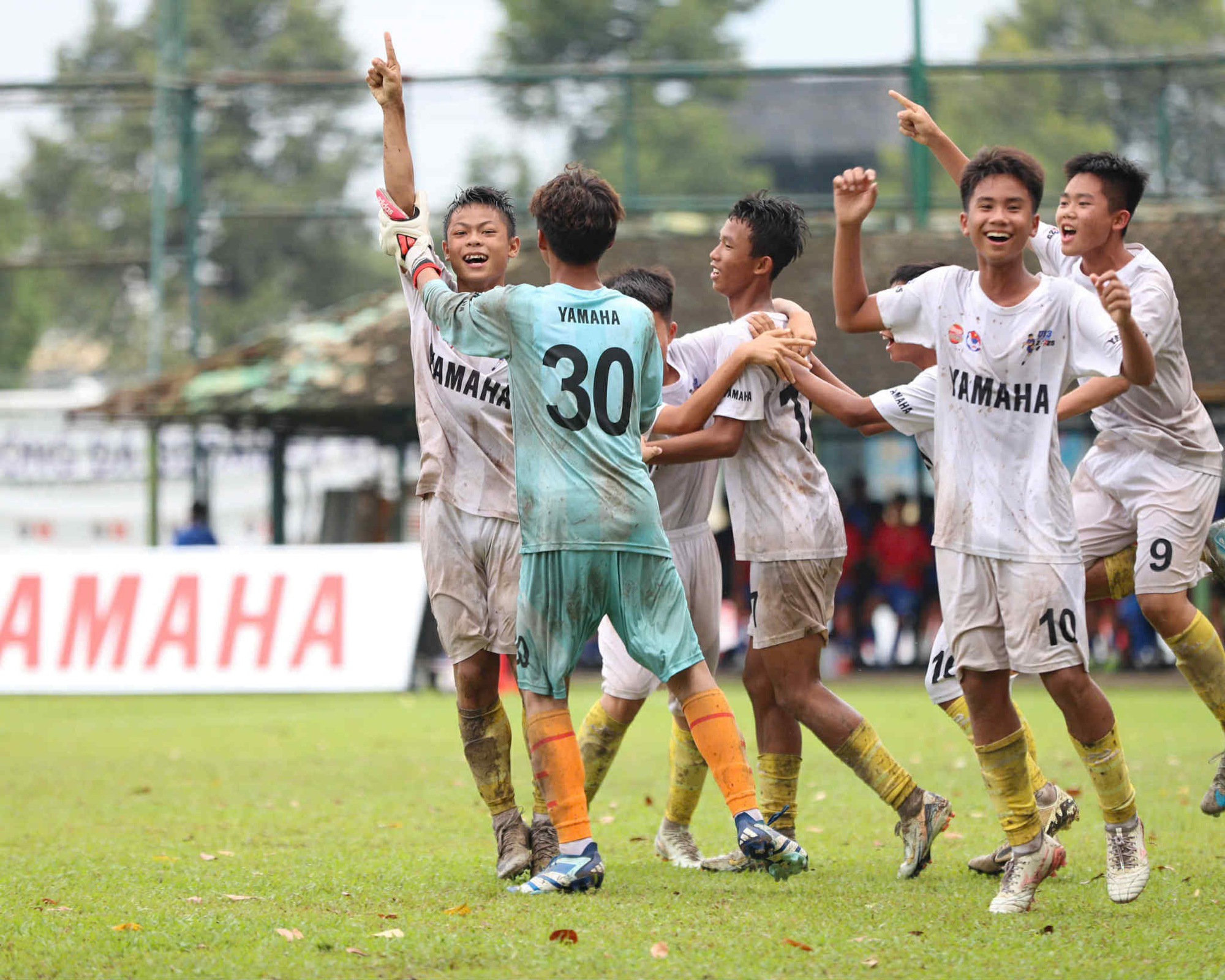 Визначення 8 команд, які виходять до чвертьфіналу національного турніру U13 - Фото 3. Xác định 8 đội bóng vào vòng tứ kết giải U.13 toàn quốc- Ảnh 3.