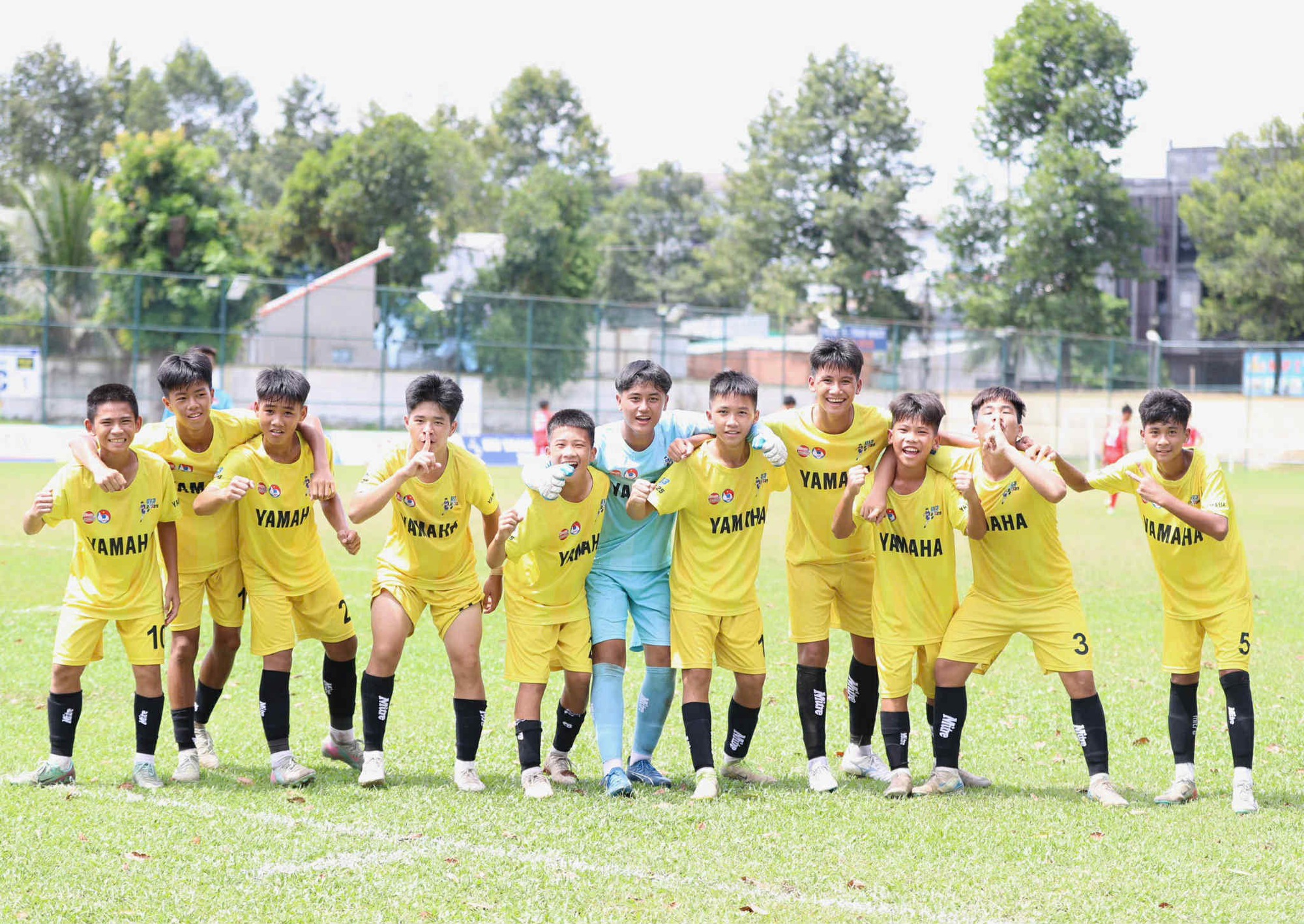 Визначення 8 команд, які виходять до чвертьфіналу національного турніру U13 - Фото 6. Xác định 8 đội bóng vào vòng tứ kết giải U.13 toàn quốc- Ảnh 6.