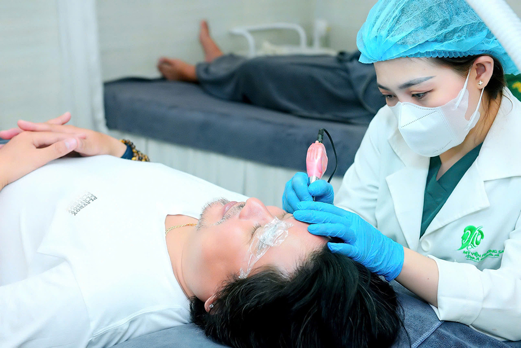 Lập nghiệp tại TP . HCM từ cô bé bán bánh đến nữ doanh nhân thành công - Ảnh 6. Lập nghiệp tại TP . HCM từ cô bé bán bánh đến nữ doanh nhân thành công - Ảnh 6.