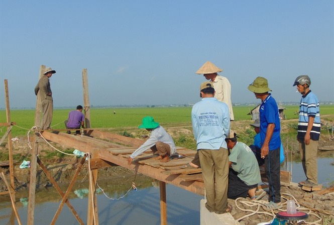 Những cụ ông đi xây tổ ấm cho người nghèo - Ảnh 5.