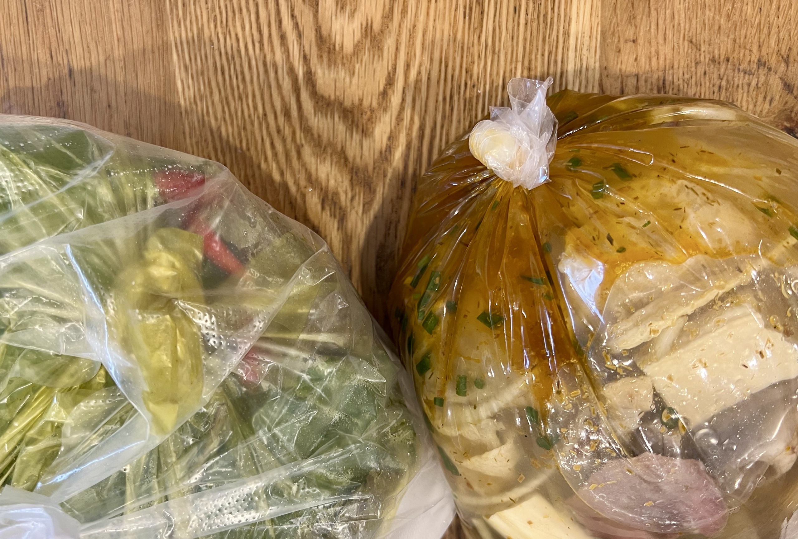 Dùng túi nilon đựng thức ăn nóng bốc khói, độc hại đến mức nào? - Ảnh 1.