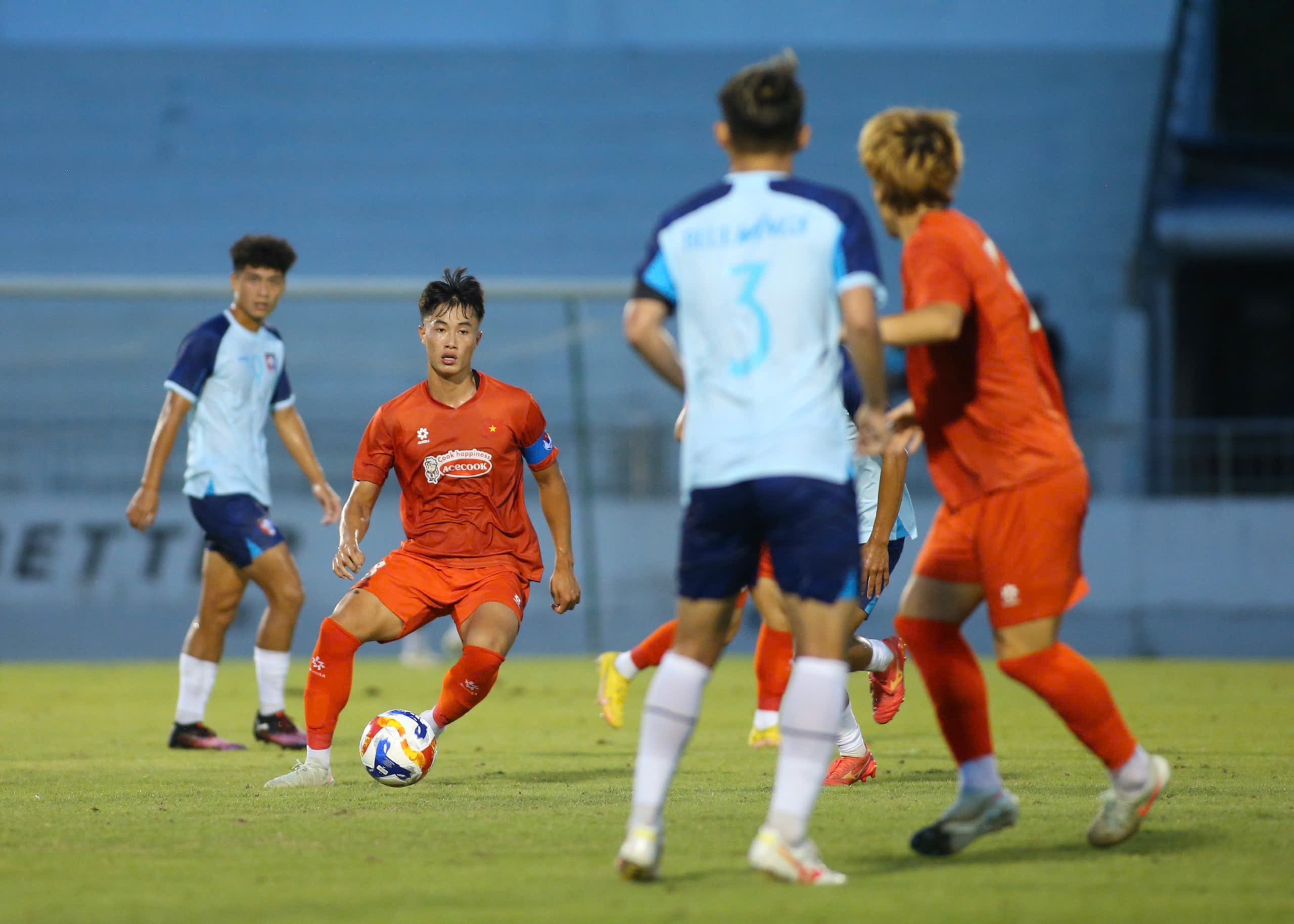 U23-lagets anfallsspel är på väg att förändras tack vare tränare Kims transformerande talang: Tronen väntar… - Foto 3. Hàng công U.23 Việt Nam sắp lột xác nhờ tài biến hóa của thầy Kim: Ngôi vương chờ đợi…- Ảnh 3.