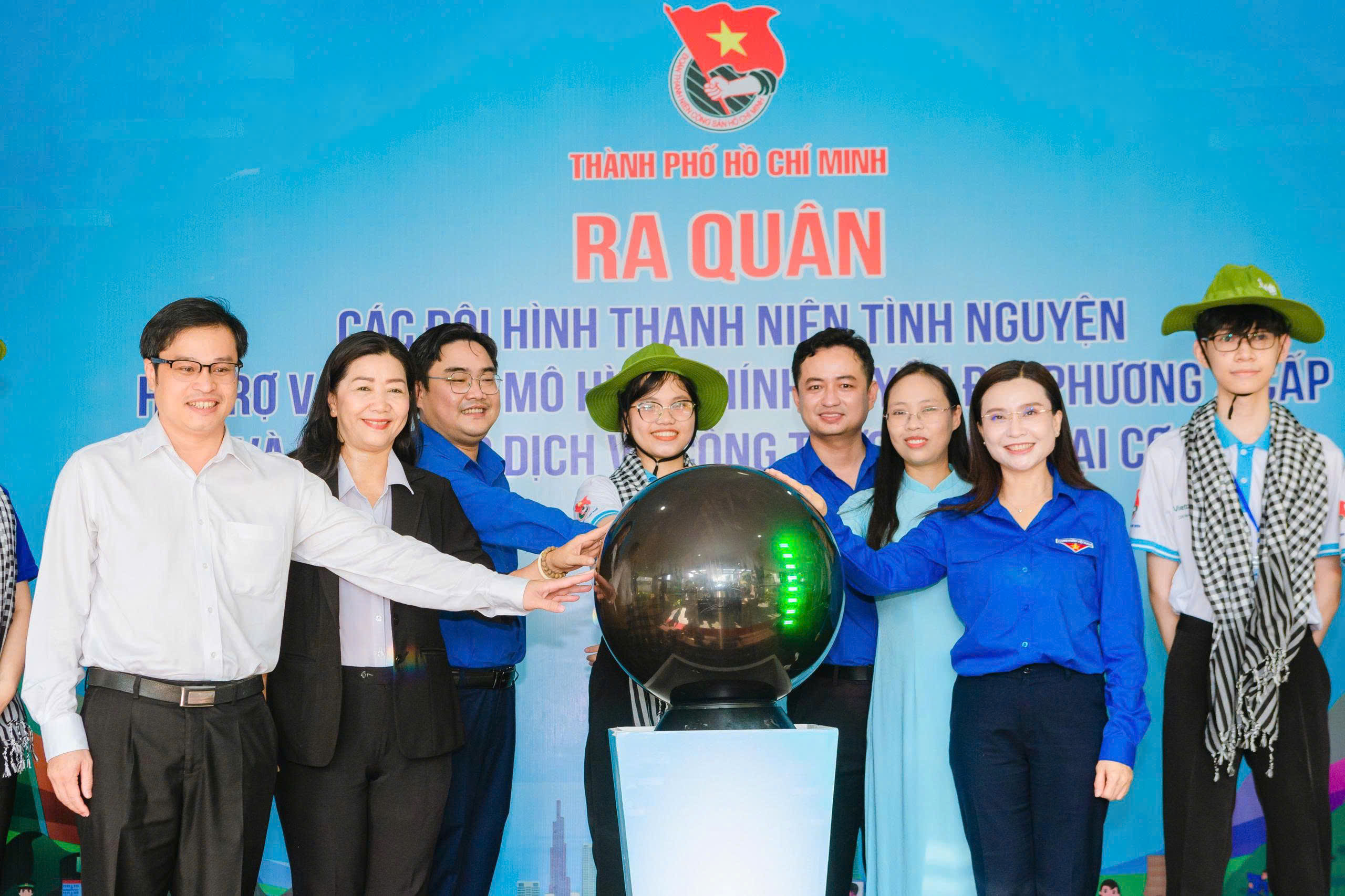 ‘Trực chiến’ 168 trung tâm hành chính công hỗ trợ vận hành chính quyền 2 cấp - Ảnh 5.