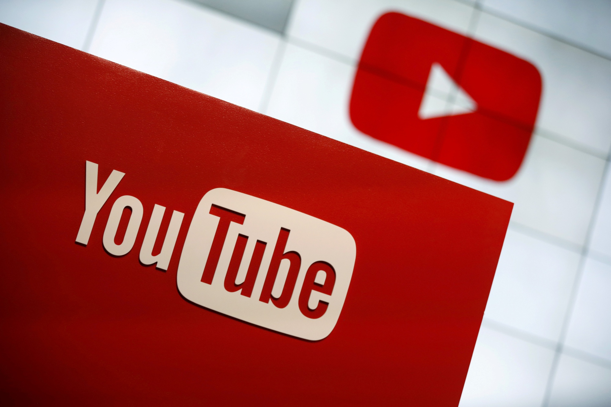 YouTube chứa đầy rẫy nội dung bất hợp pháp? - Ảnh 1.