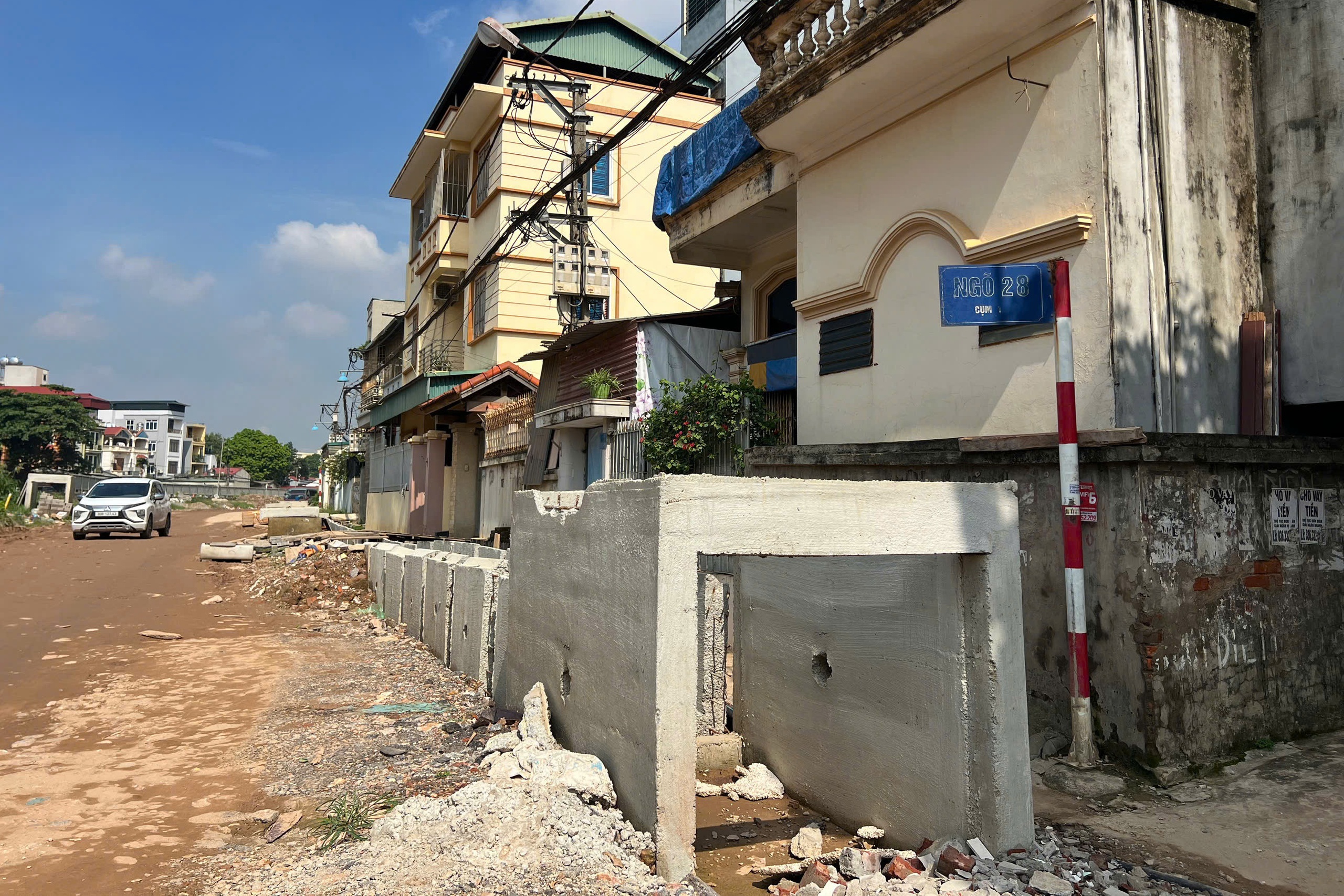 Vụ làm đường cao hơn nền nhà dân cả mét: Rà soát lại toàn bộ dự án- Ảnh 1. Vụ làm đường cao hơn nền nhà dân cả mét: Rà soát lại toàn bộ dự án- Ảnh 1.