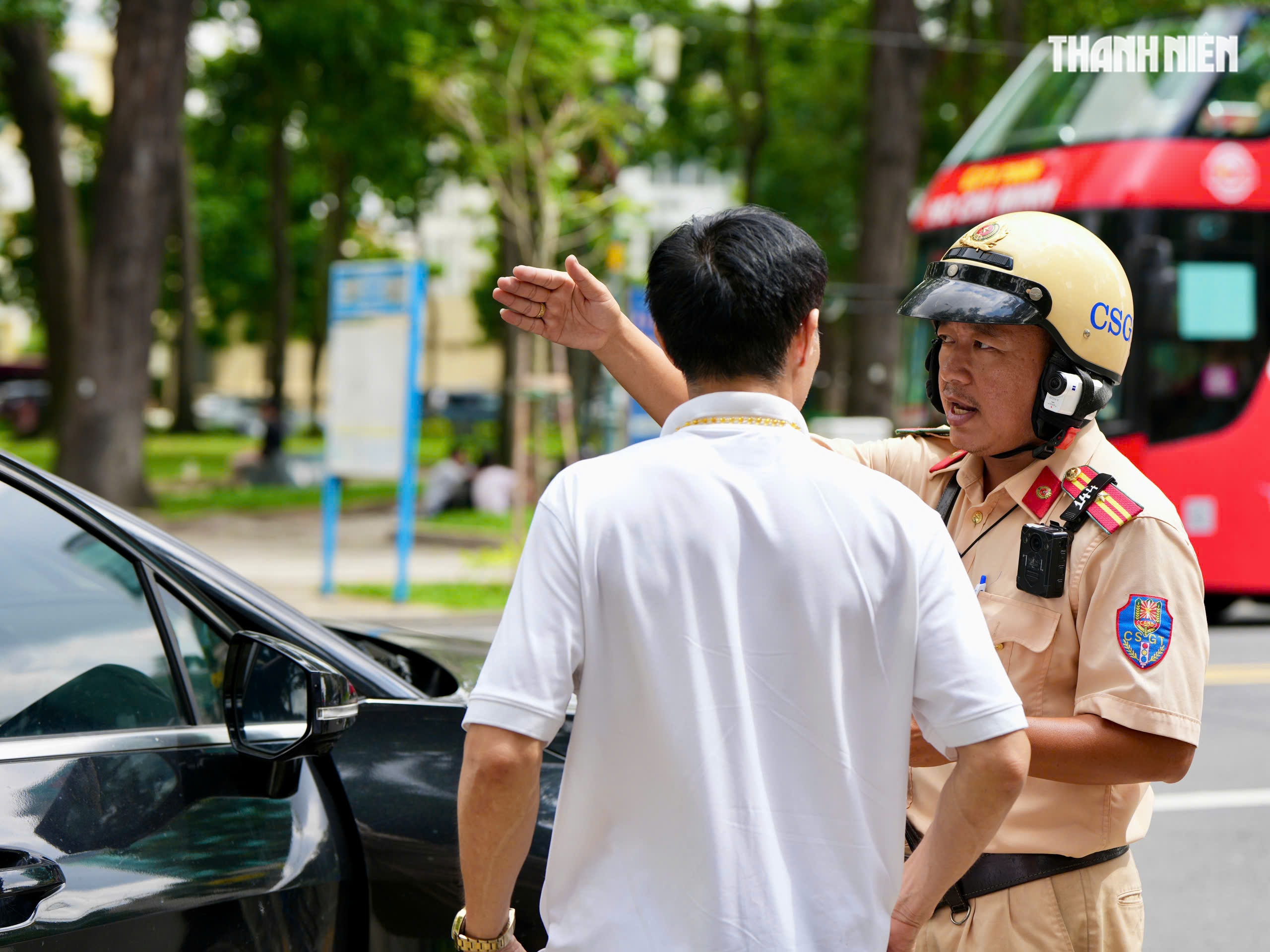 Quán cà phê che biển số xe đỗ sai cho khách: CSGT nói gì? - Ảnh 7.