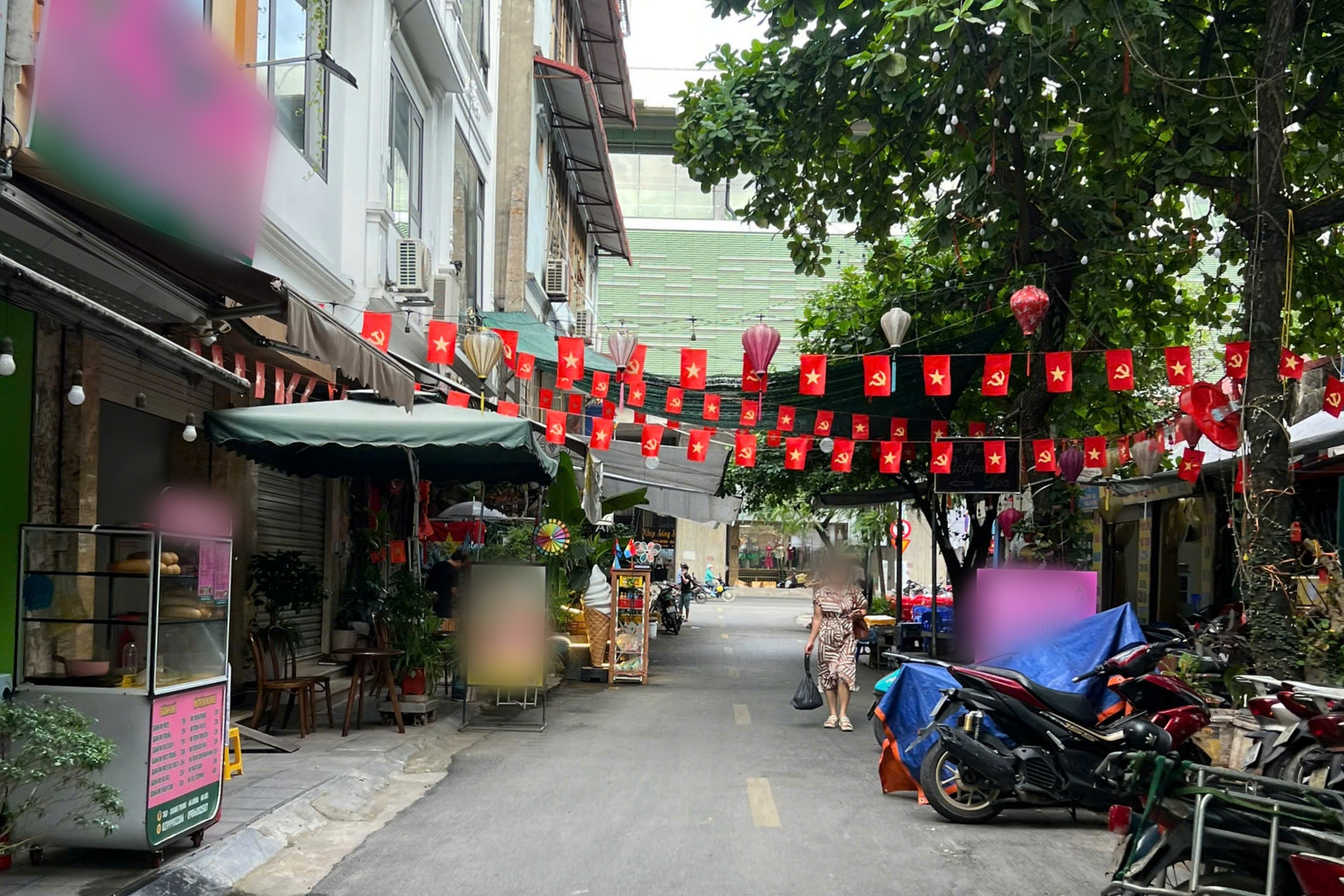 Hàng quán 'xẻ thịt' vỉa hè Hà Nội suốt ngày đêm- Ảnh 7. Hàng quán 'xẻ thịt' vỉa hè Hà Nội suốt ngày đêm- Ảnh 7.