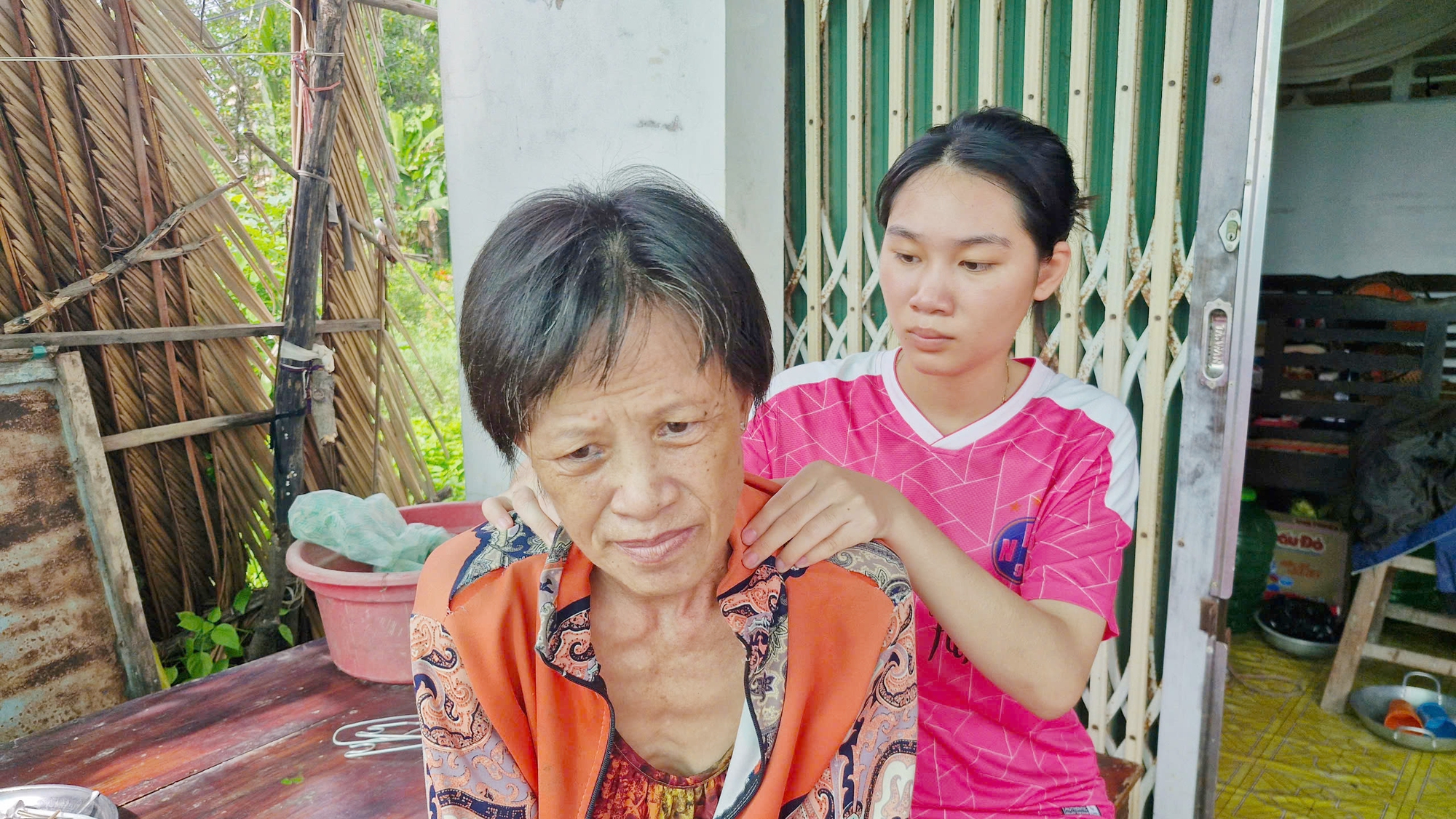 nữ sinh bị bỏ rơi - Ảnh 2. nữ sinh bị bỏ rơi - Ảnh 2.