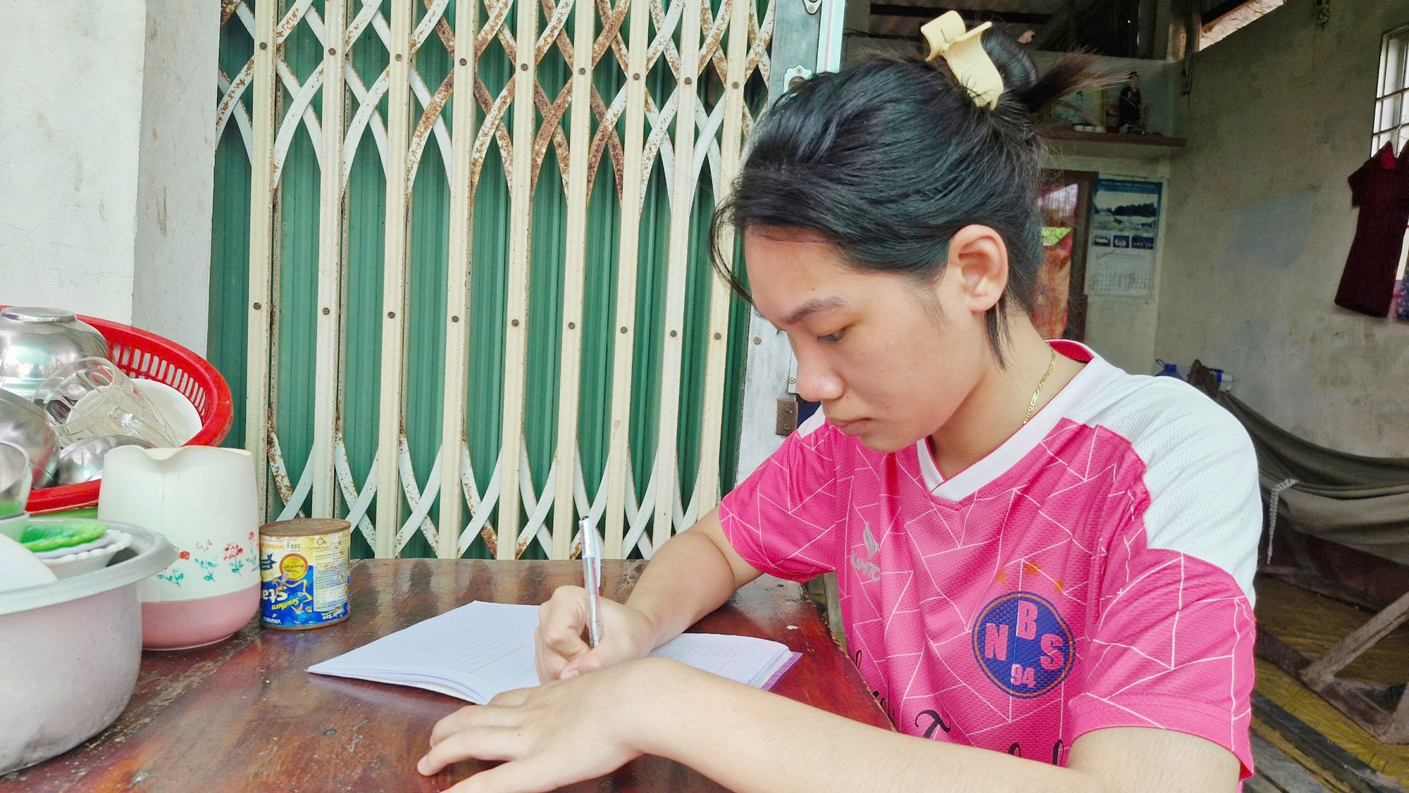 nữ sinh bị bỏ rơi - Ảnh 3. nữ sinh bị bỏ rơi - Ảnh 3.