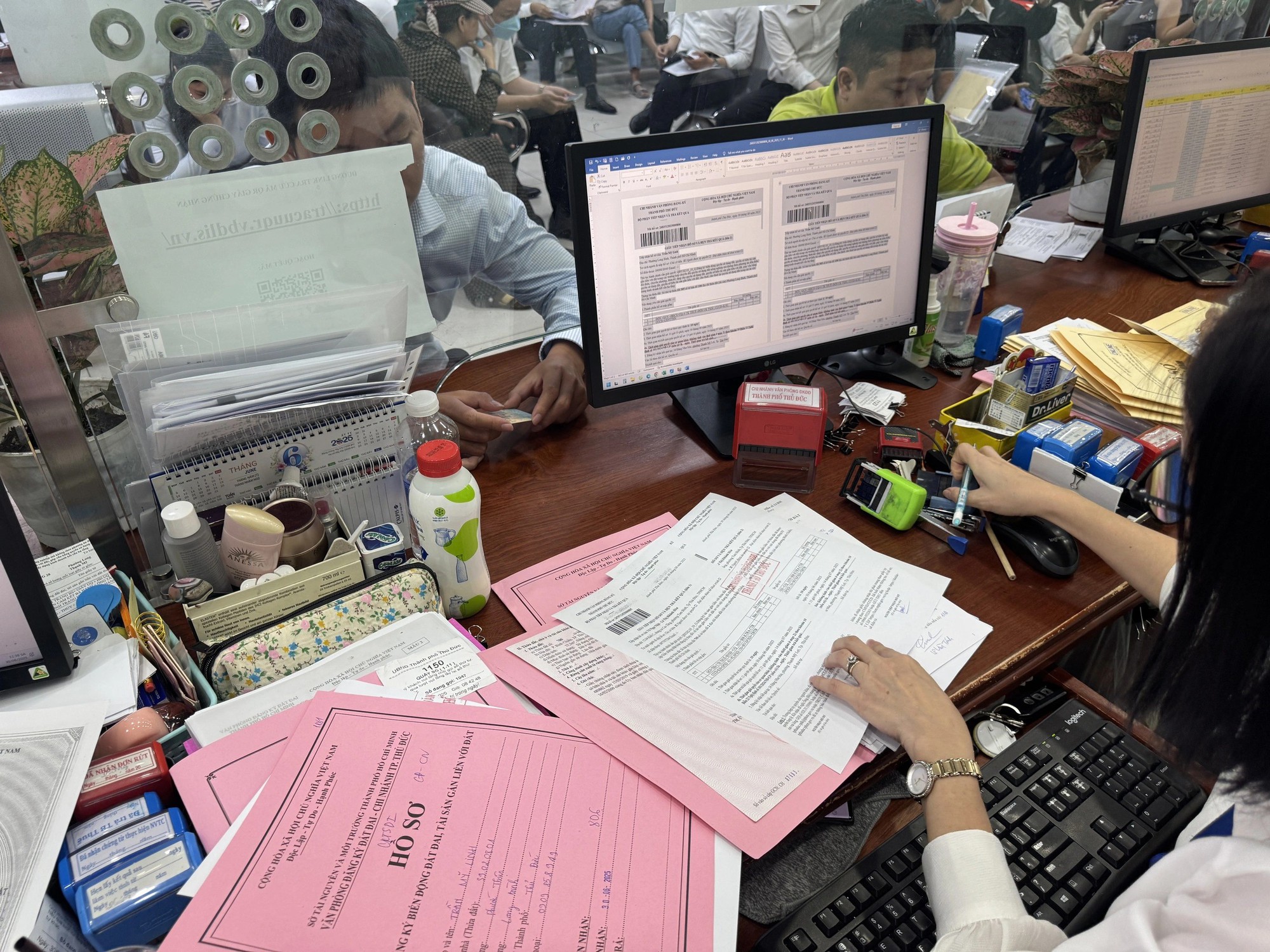 Tiền sử dụng đất và cách thu hợp lý để hỗ trợ người dân và doanh nghiệp - Ảnh 1. Tiền sử dụng đất và cách thu hợp lý để hỗ trợ người dân và doanh nghiệp - Ảnh 1.