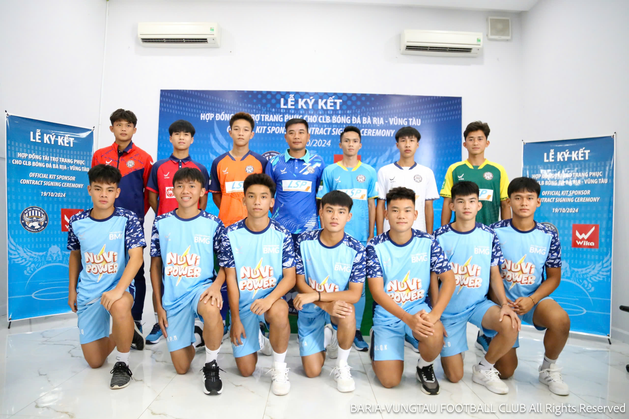 Nóng: Con trai Quang Hải tập huấn 3 năm tại học viện ưu tú Gremio (Brazil) Nóng: Con trai Quang Hải tập huấn 3 năm tại học viện ưu tú Gremio (Brazil)