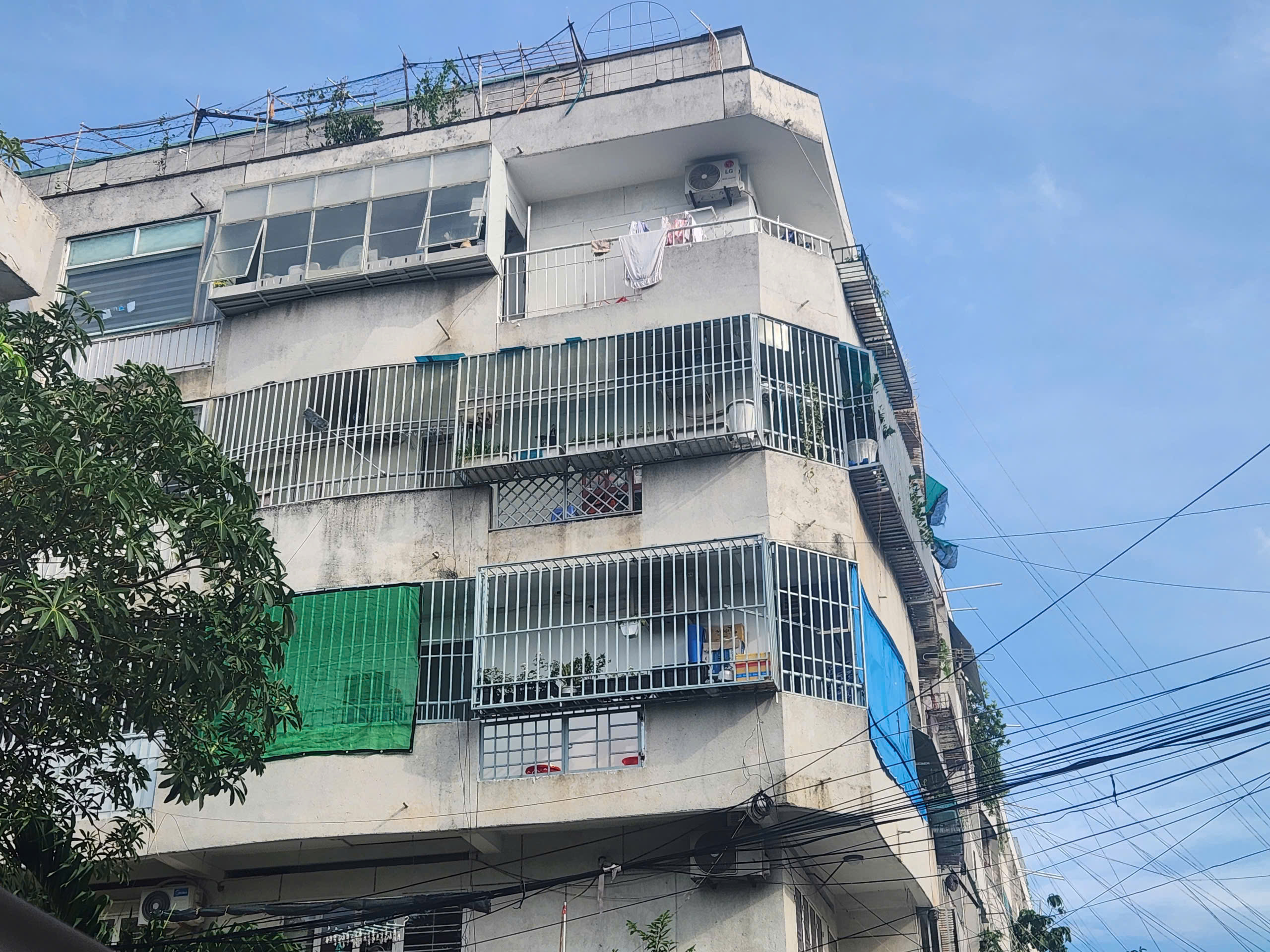 Nguy cơ cháy nổ cao ở các chung cư cũ TP.HCM - Ảnh 8.